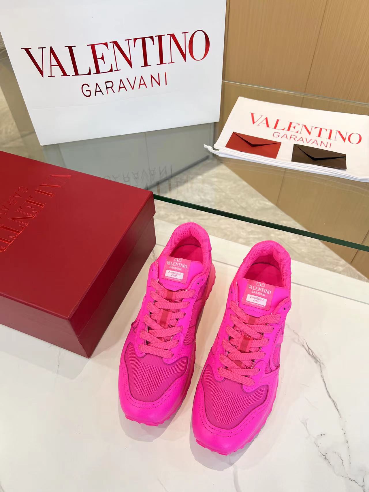 LuxluxHouse Best Quality Shoes Valentino