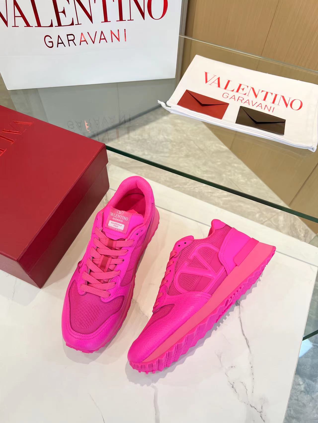 LuxluxHouse Best Quality Shoes Valentino