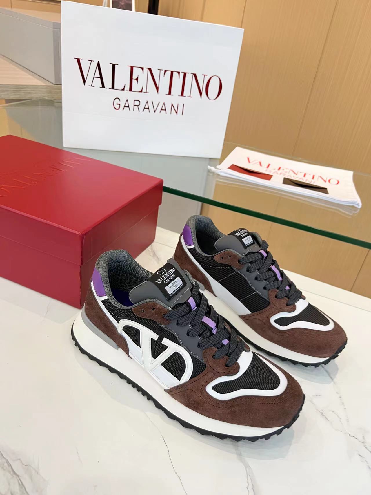LuxluxHouse Best Quality Shoes Valentino
