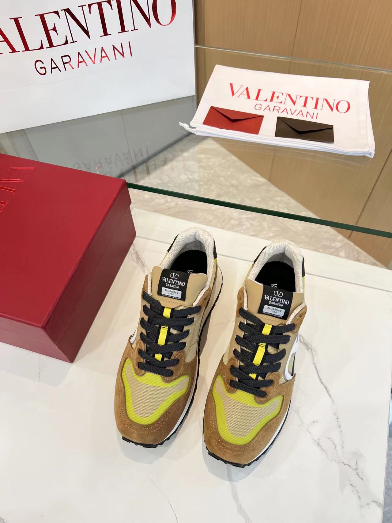 LuxluxHouse Best Quality Shoes Valentino