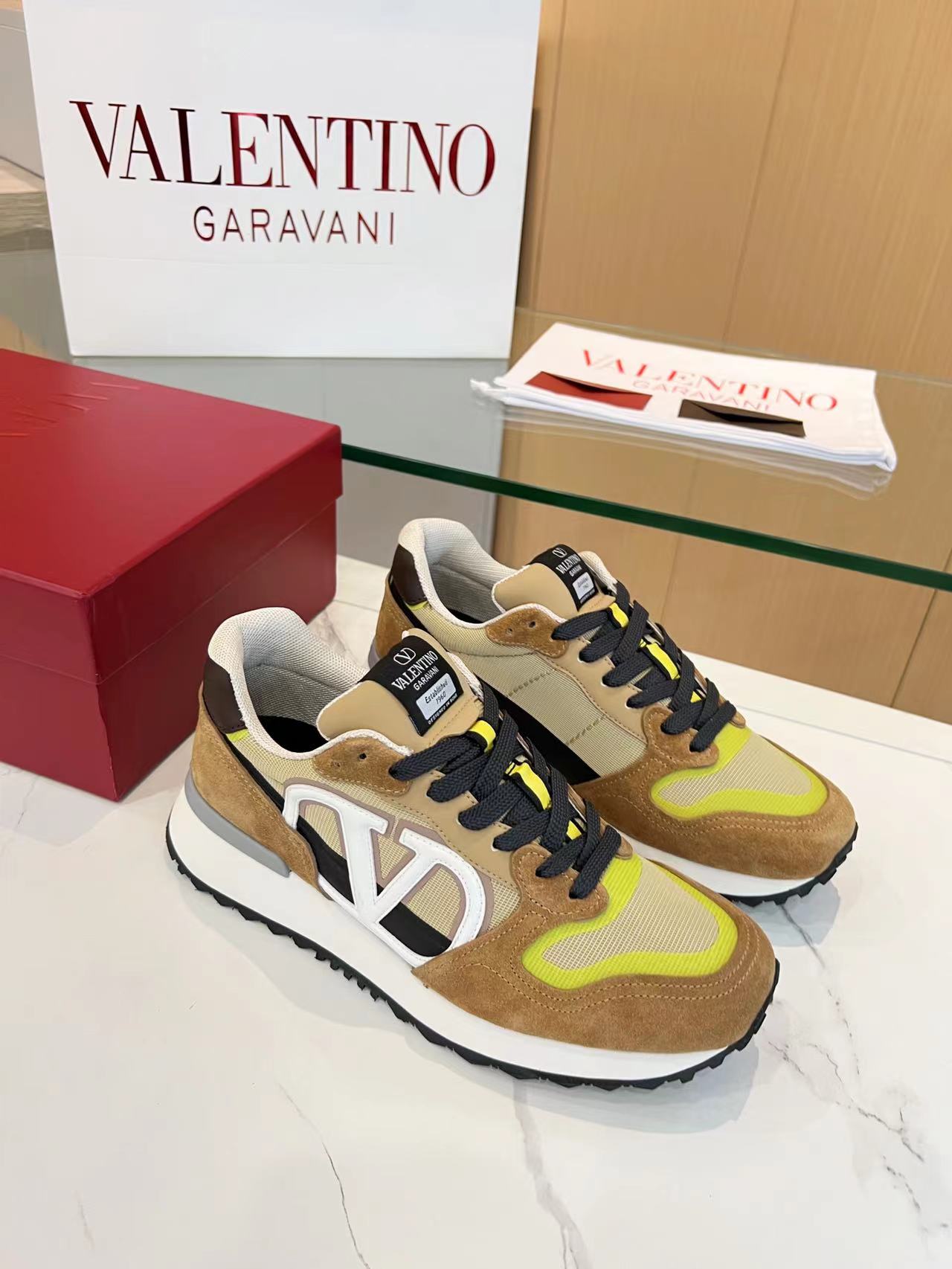 LuxluxHouse Best Quality Shoes Valentino