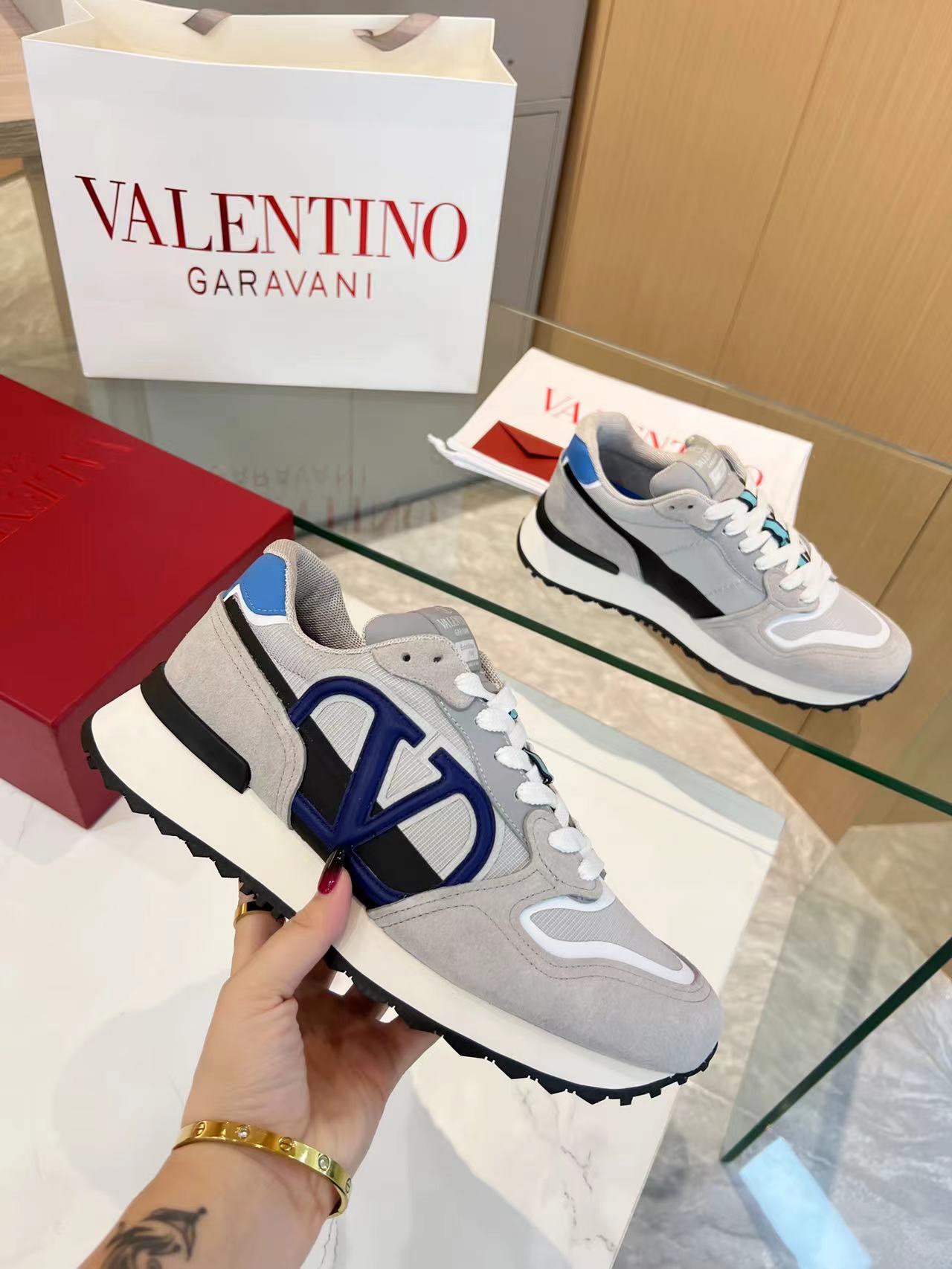 LuxluxHouse Best Quality Shoes Valentino