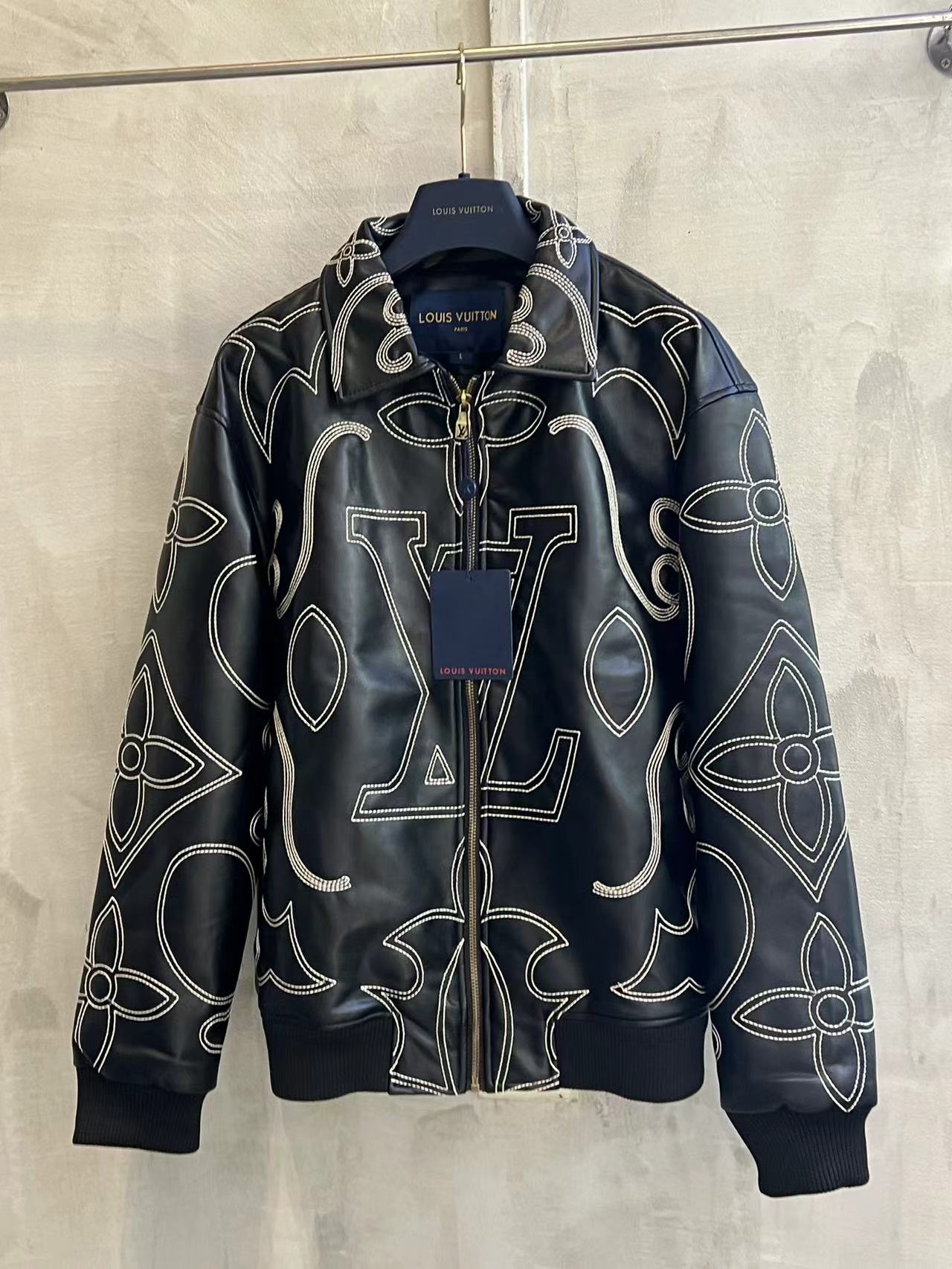 LuxluxHouse Louis Vuitton Coats & Jackets NO.2