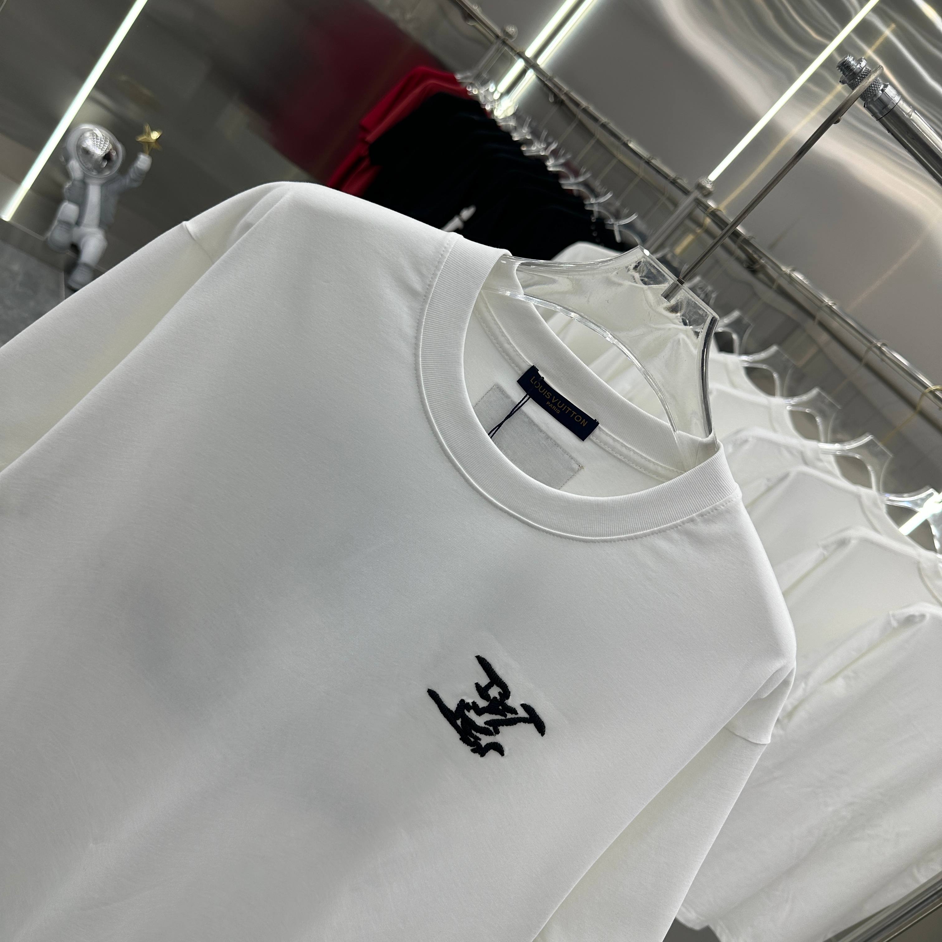 LuxluxHouse Best Quality Clothes T-shirt Louis Vuitton
