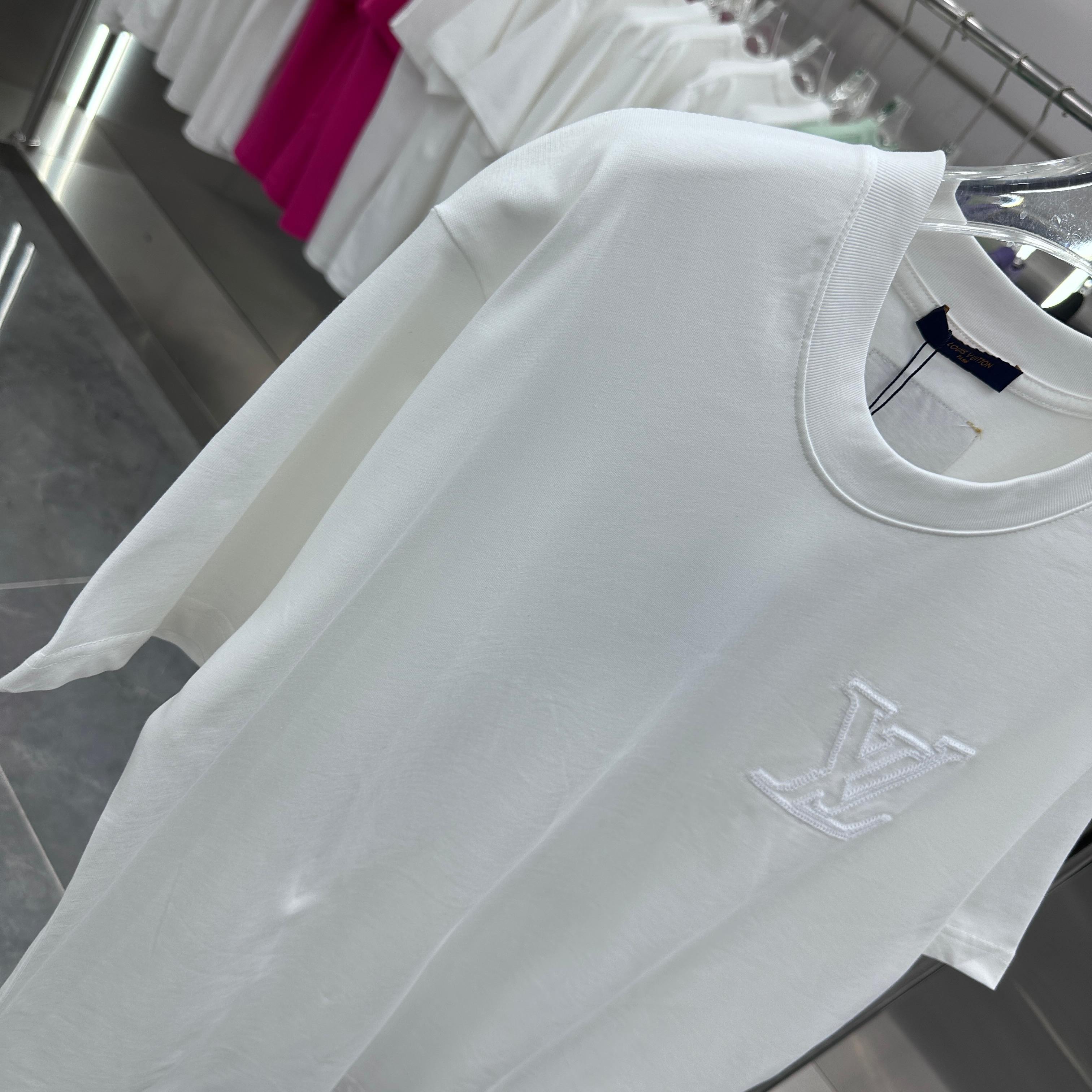 LuxluxHouse Best Quality Clothes T-shirt Louis Vuitton