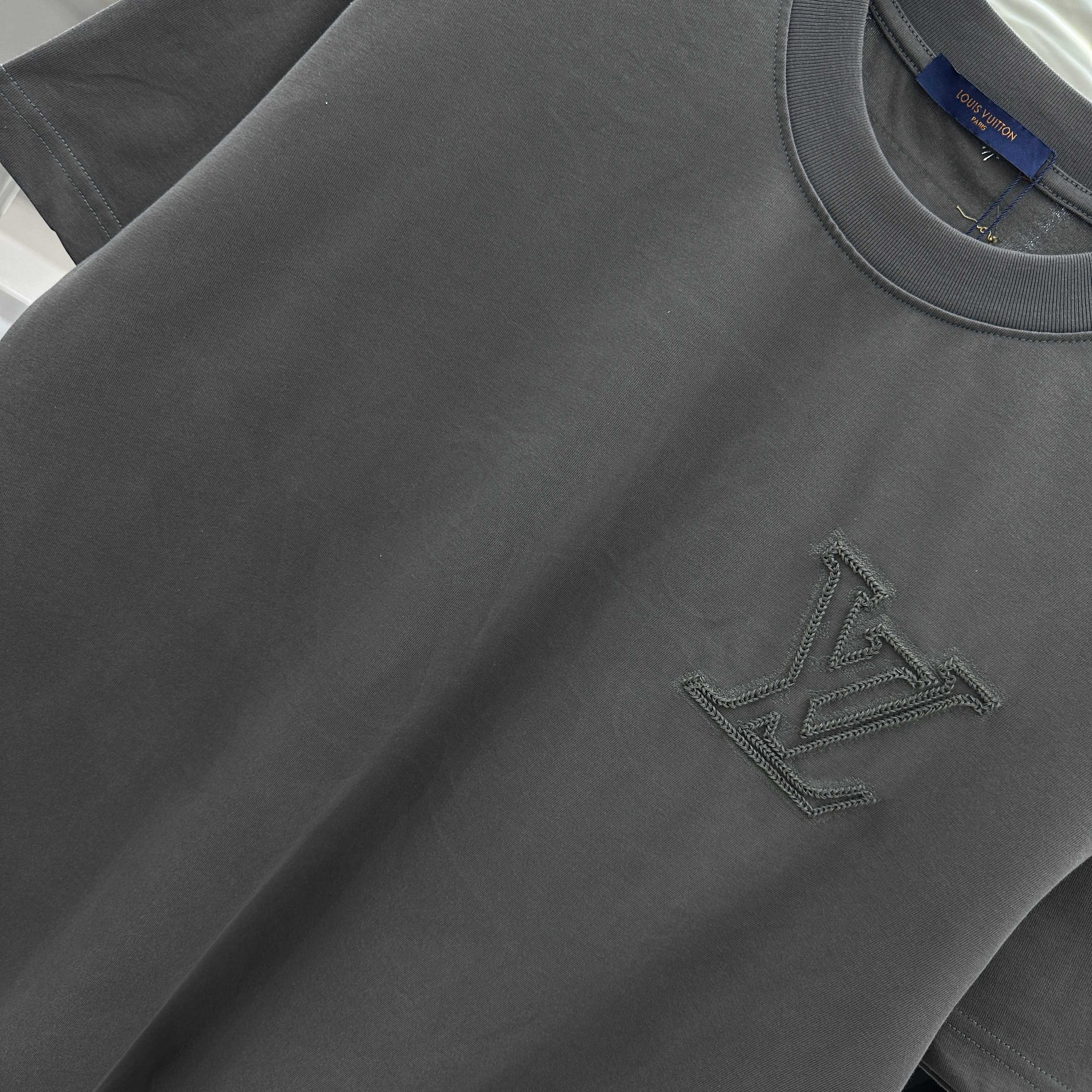 LuxluxHouse Best Quality Clothes T-shirt Louis Vuitton