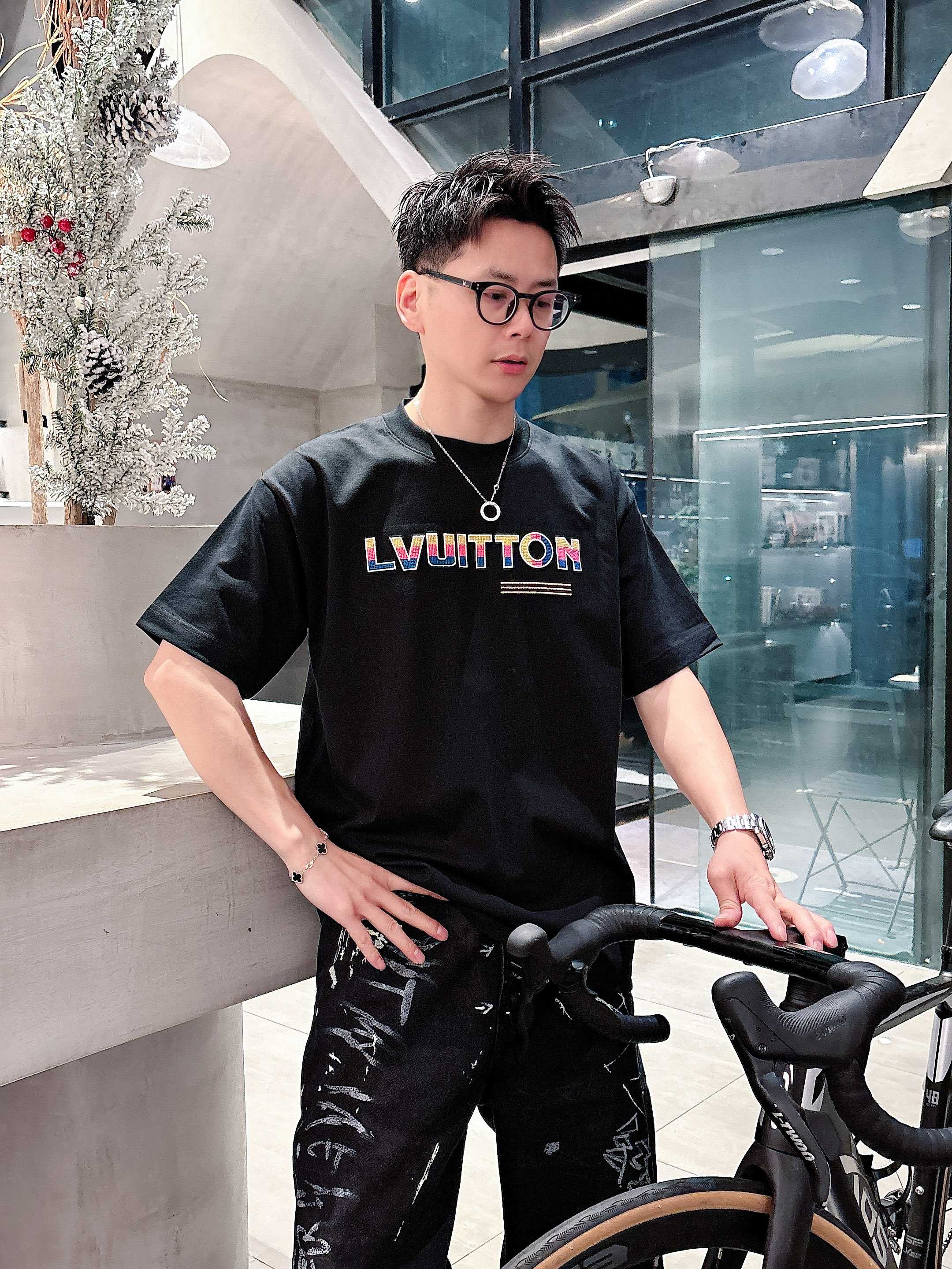 LuxluxHouse Best Quality Clothes T-shirt Louis Vuitton