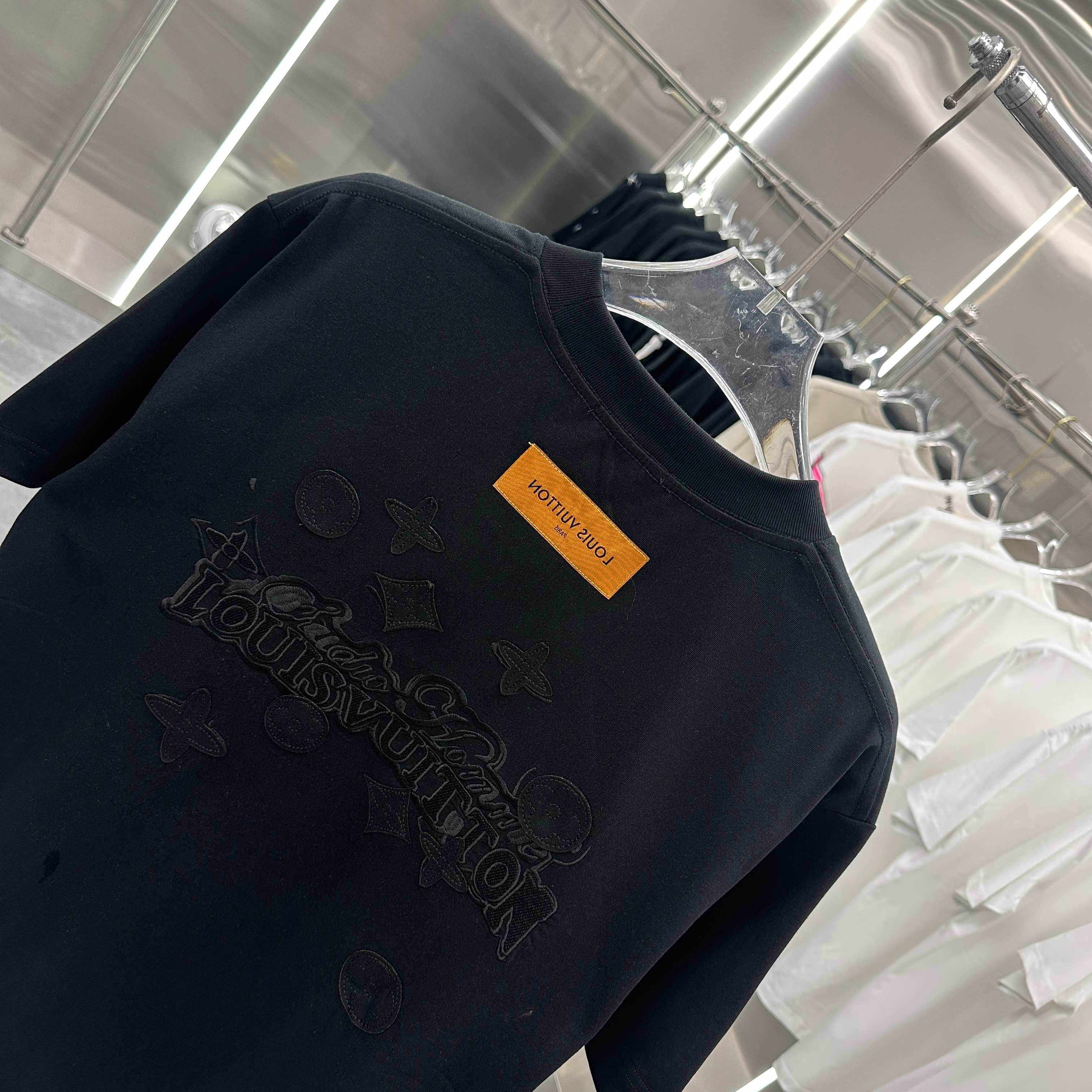 LuxluxHouse Best Quality Clothes T-shirt Louis Vuitton