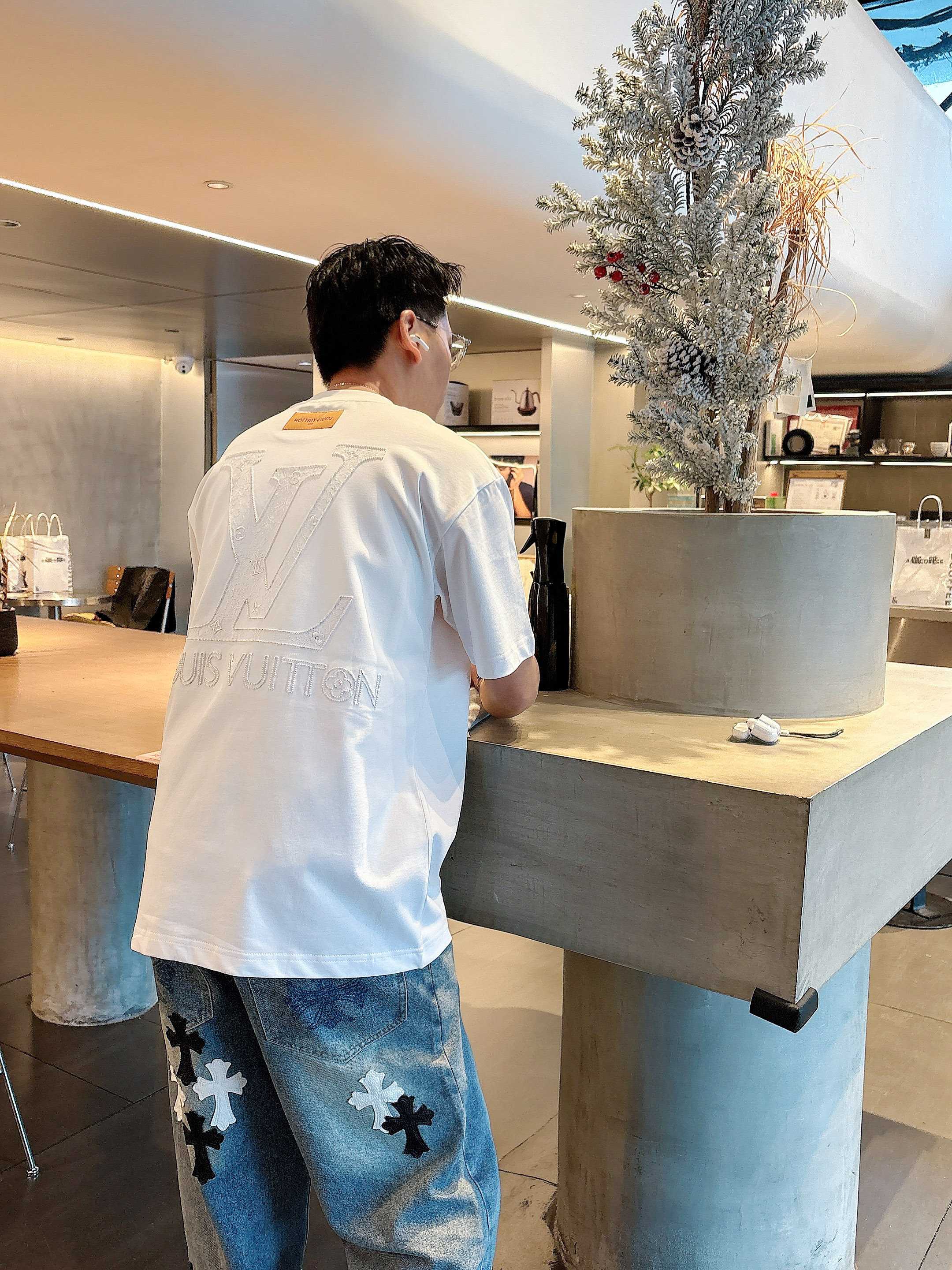 LuxluxHouse Best Quality Clothes T-shirt Louis Vuitton