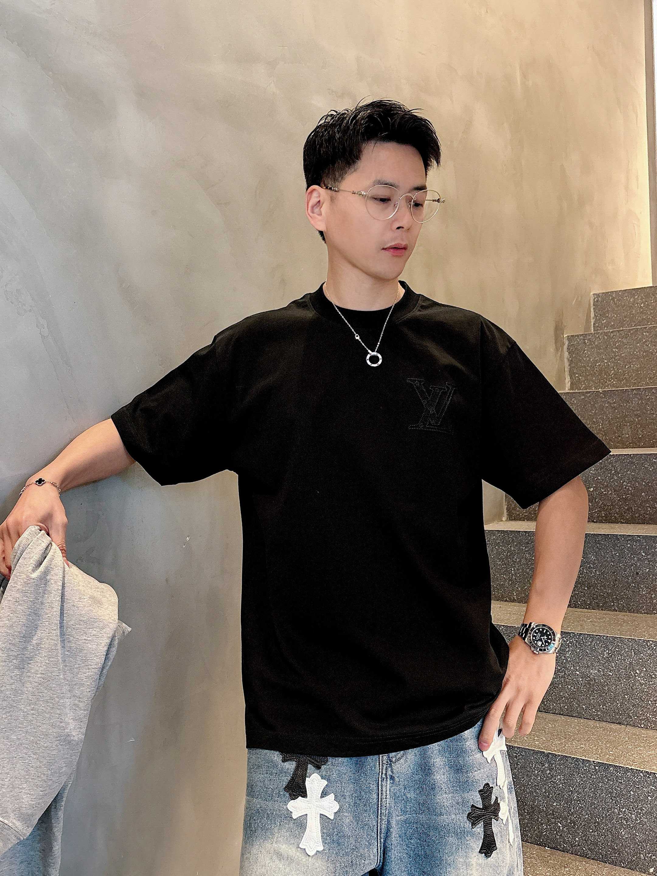 LuxluxHouse Best Quality Clothes T-shirt Louis Vuitton