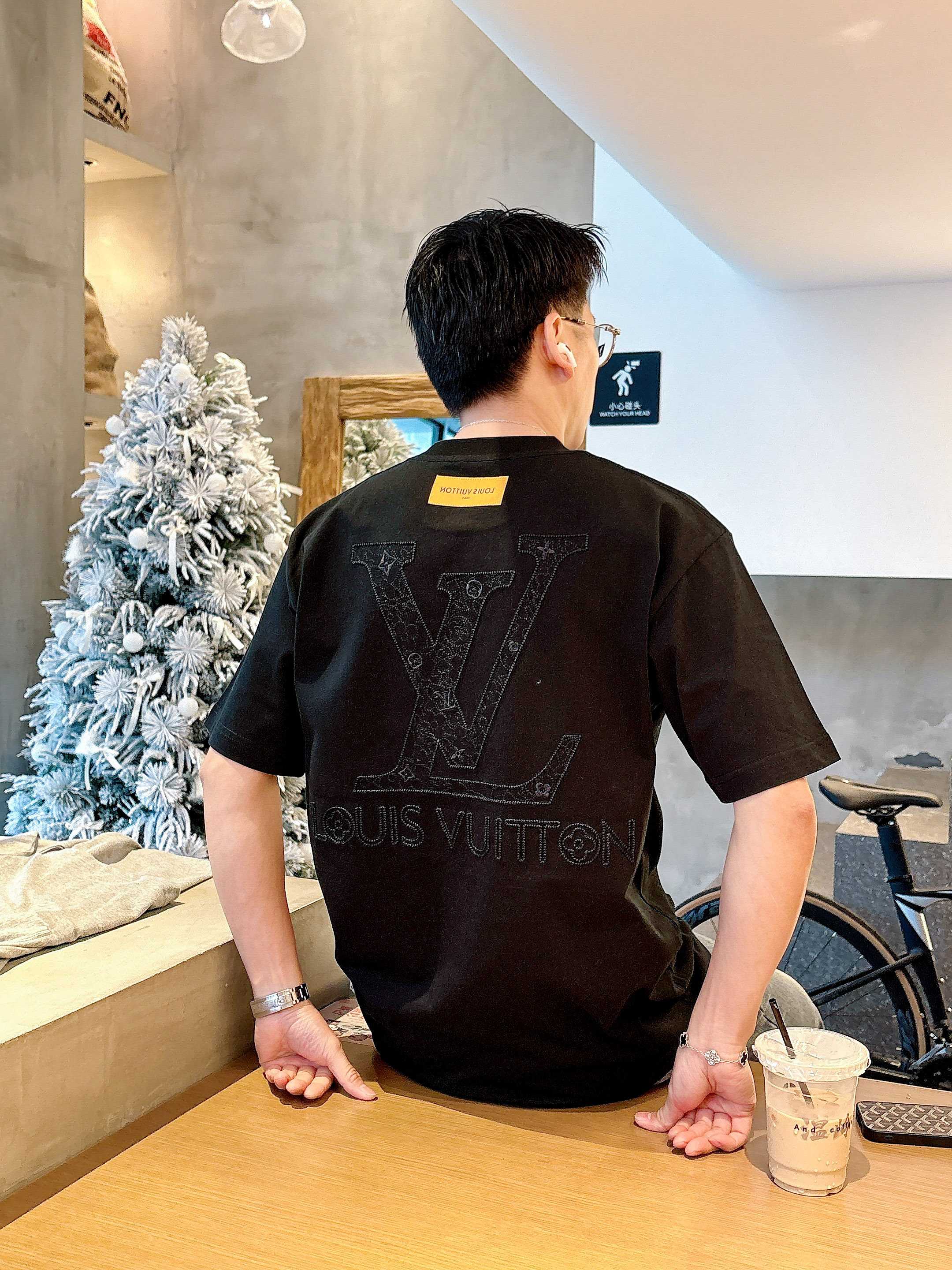 LuxluxHouse Best Quality Clothes T-shirt Louis Vuitton