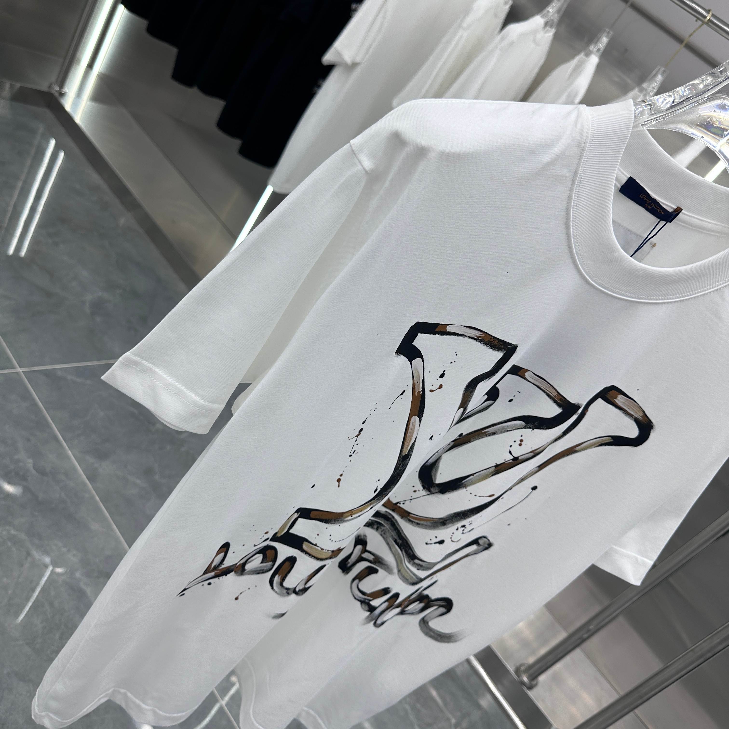LuxluxHouse Best Quality Clothes T-shirt Louis Vuitton