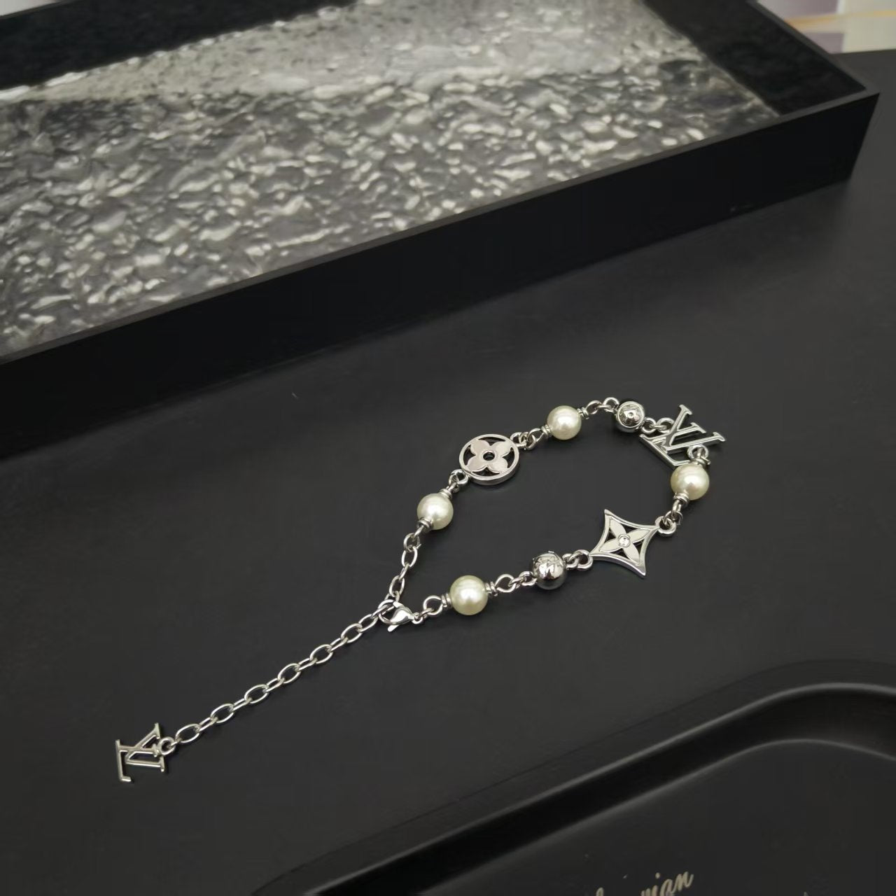 LuxluxHouse Best Quality Accessories Necklace Bracelet Louis Vuitton