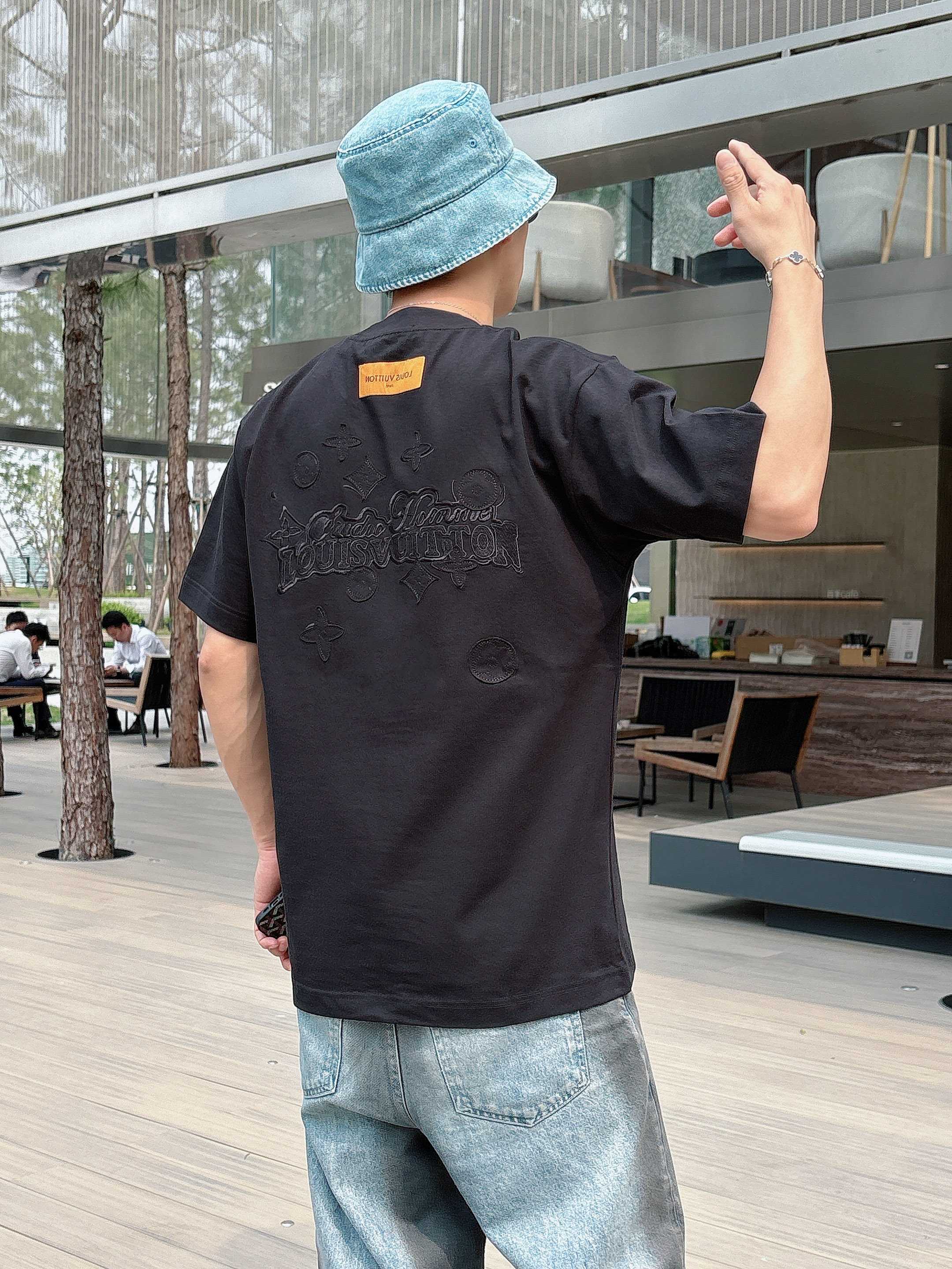 LuxluxHouse Best Quality Clothes T-shirt Louis Vuitton