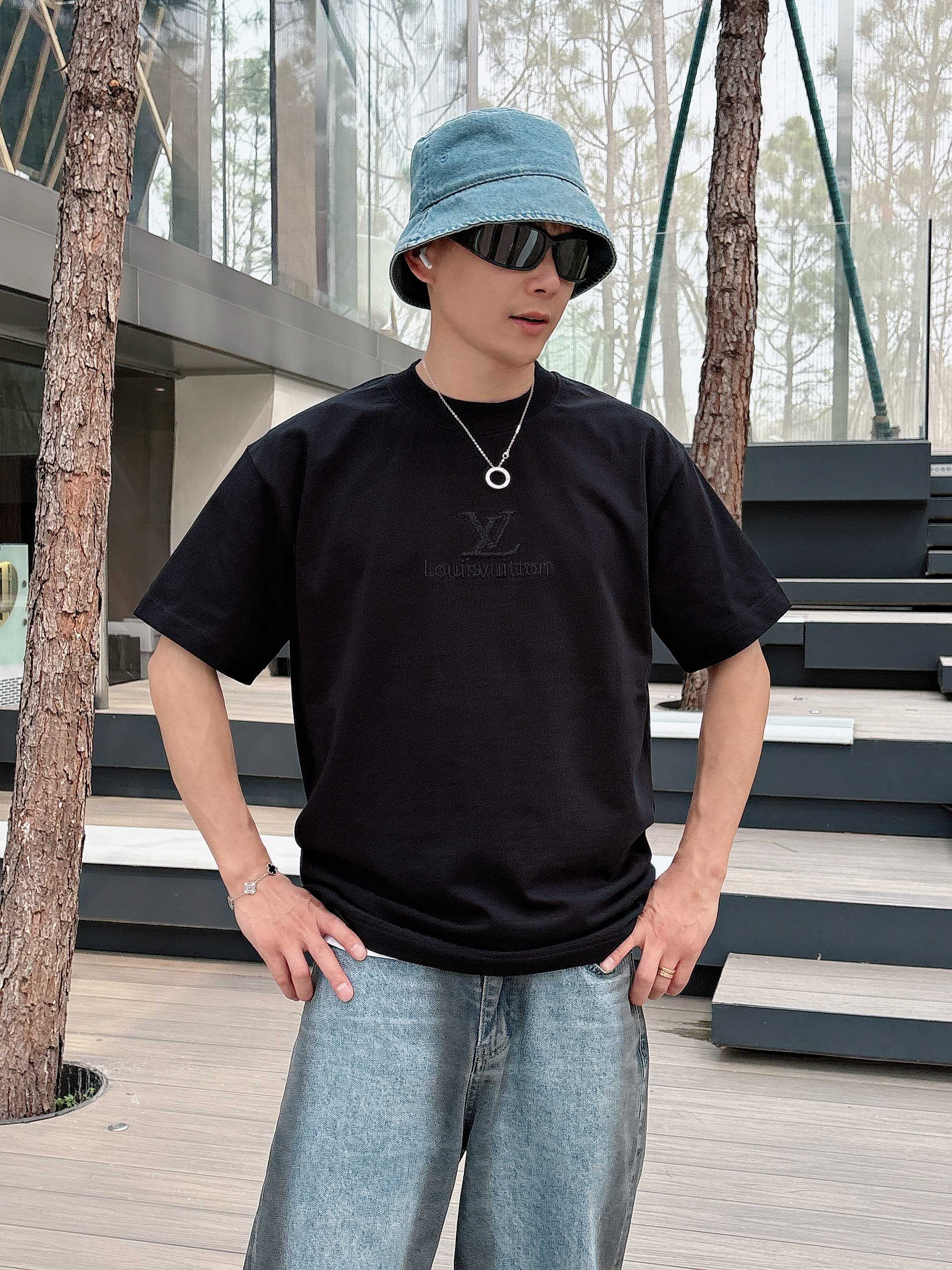 LuxluxHouse Best Quality Clothes T-shirt Louis Vuitton