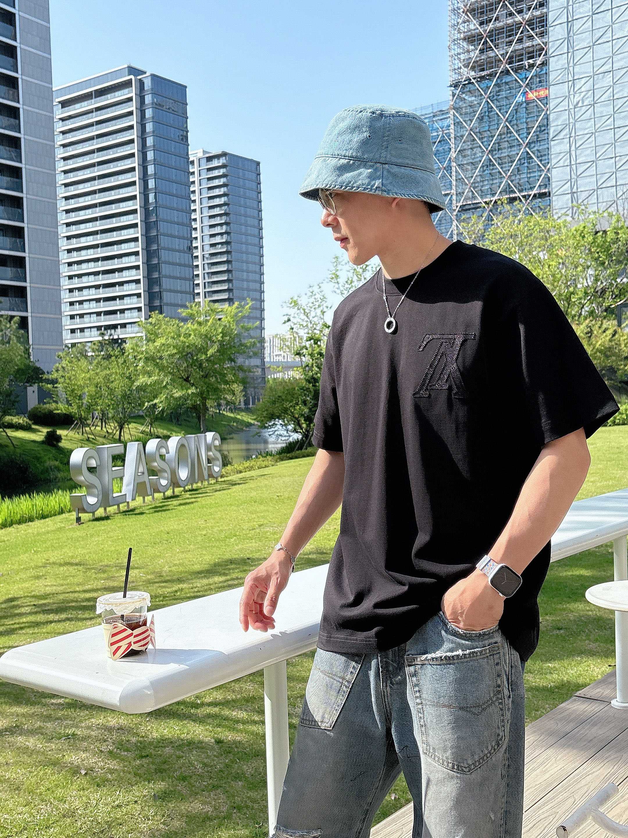 LuxluxHouse Best Quality Clothes T-shirt Louis Vuitton