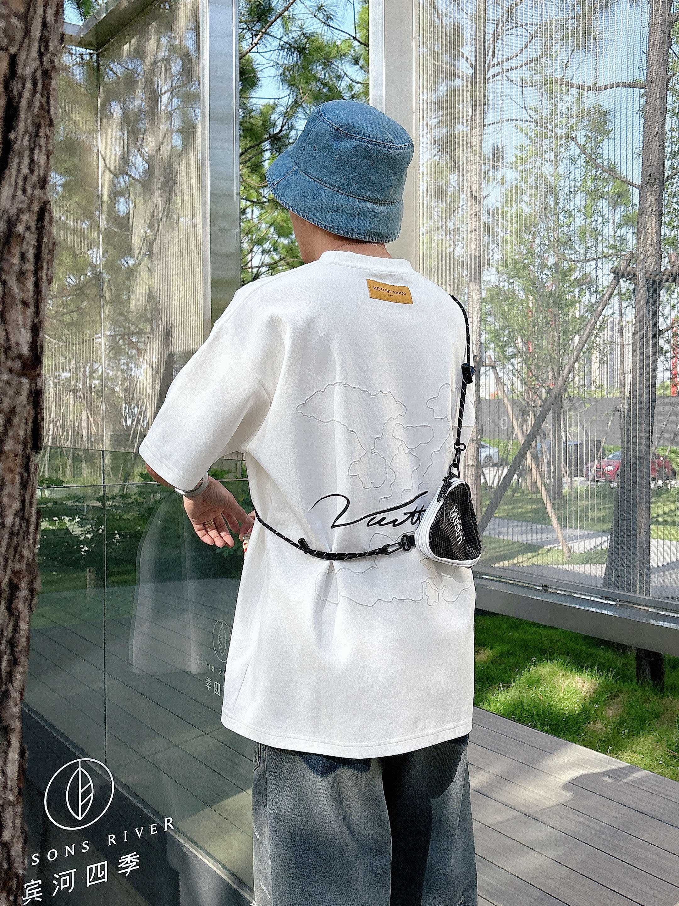 LuxluxHouse Best Quality Clothes T-shirt Louis Vuitton