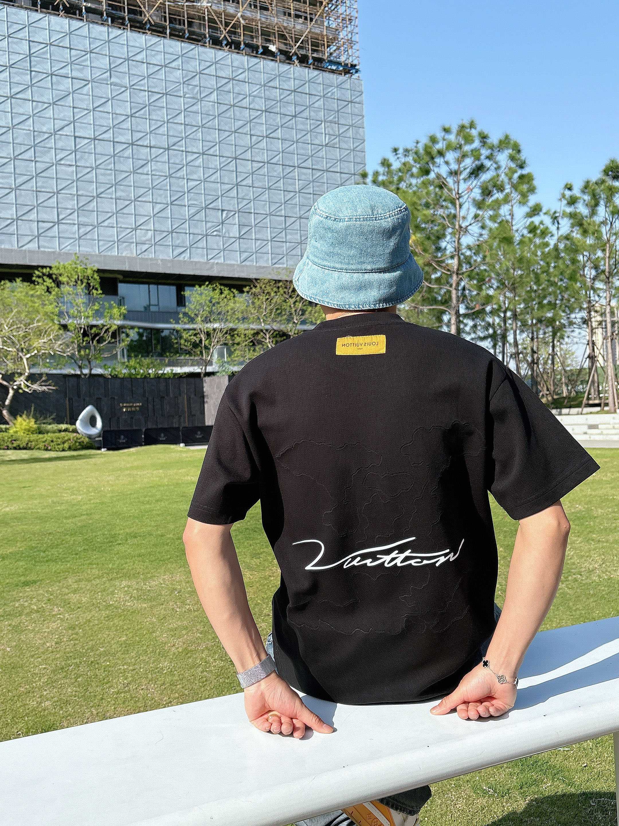 LuxluxHouse Best Quality Clothes T-shirt Louis Vuitton