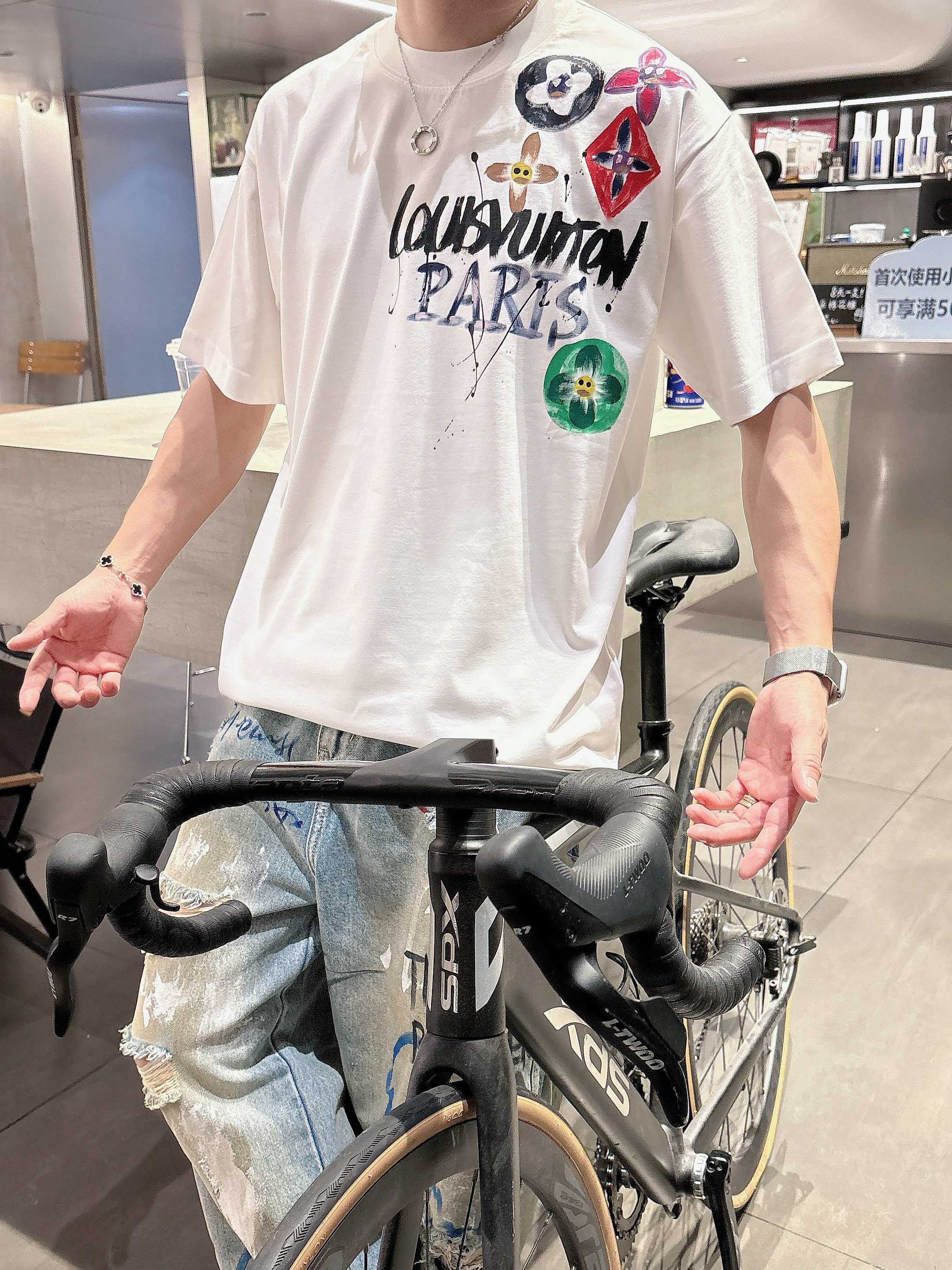 LuxluxHouse Best Quality Clothes T-shirt Louis Vuitton