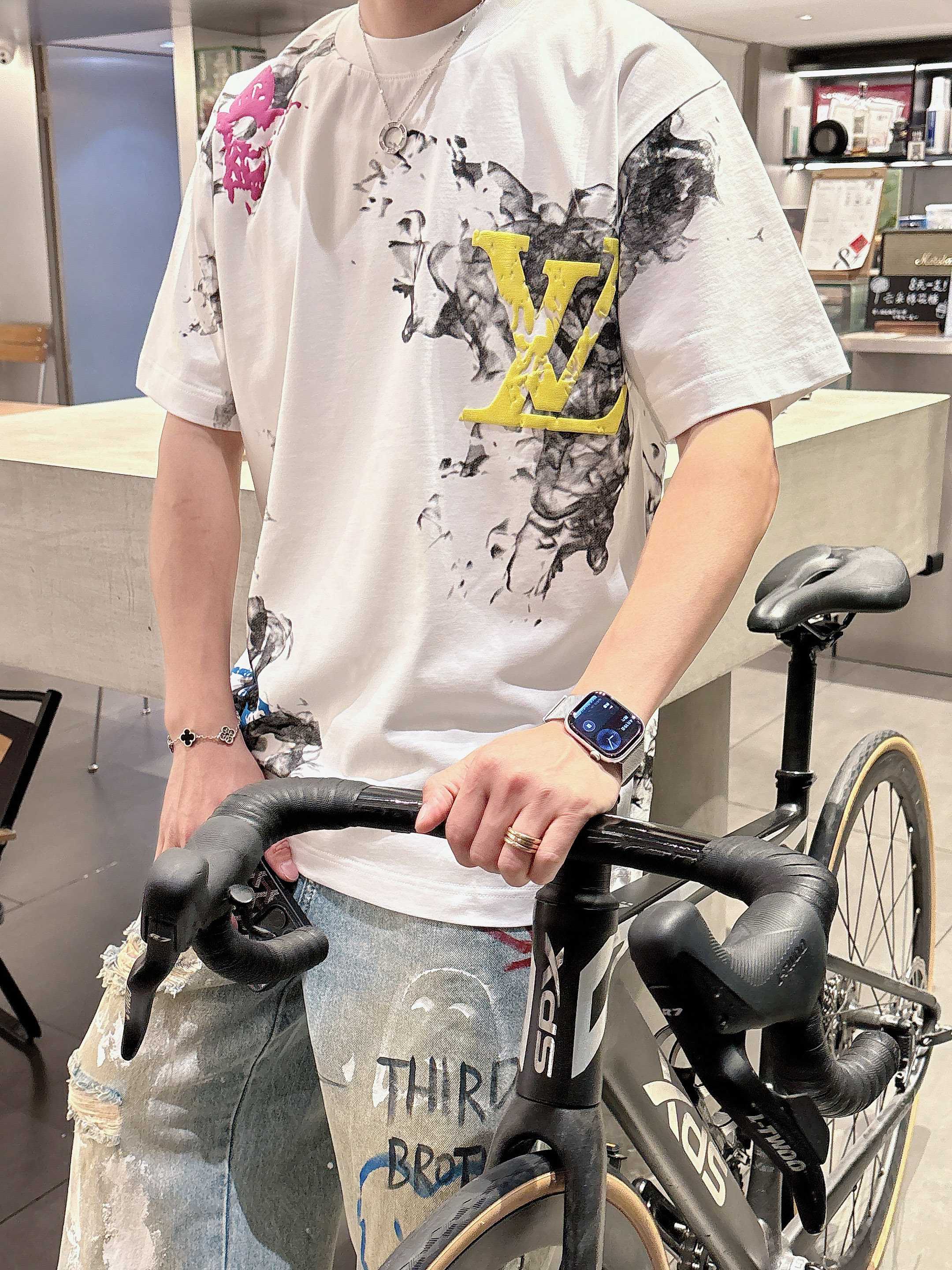 LuxluxHouse Best Quality Clothes T-shirt Louis Vuitton