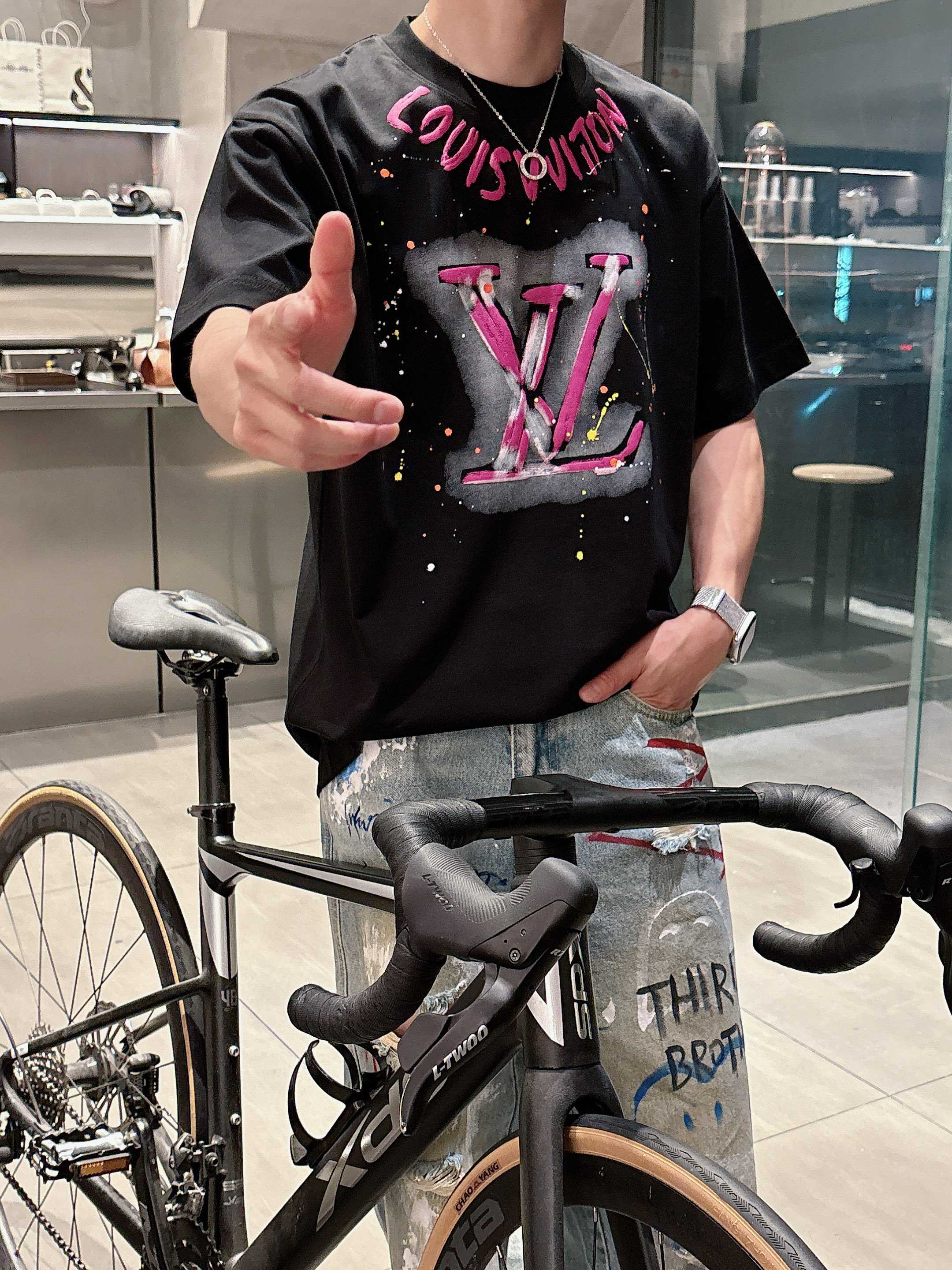 LuxluxHouse Best Quality Clothes T-shirt Louis Vuitton