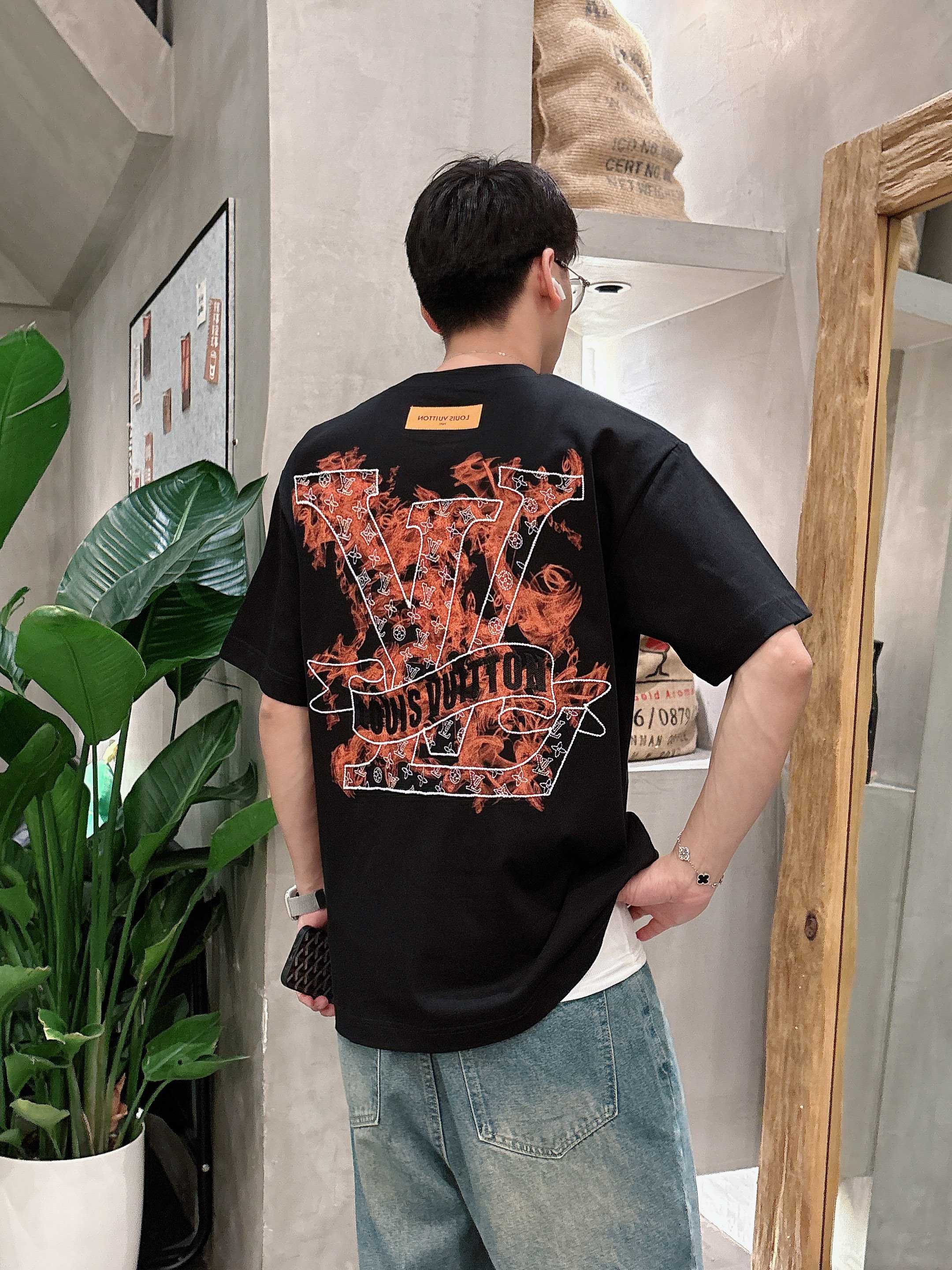 LuxluxHouse Best Quality Clothes T-shirt Louis Vuitton