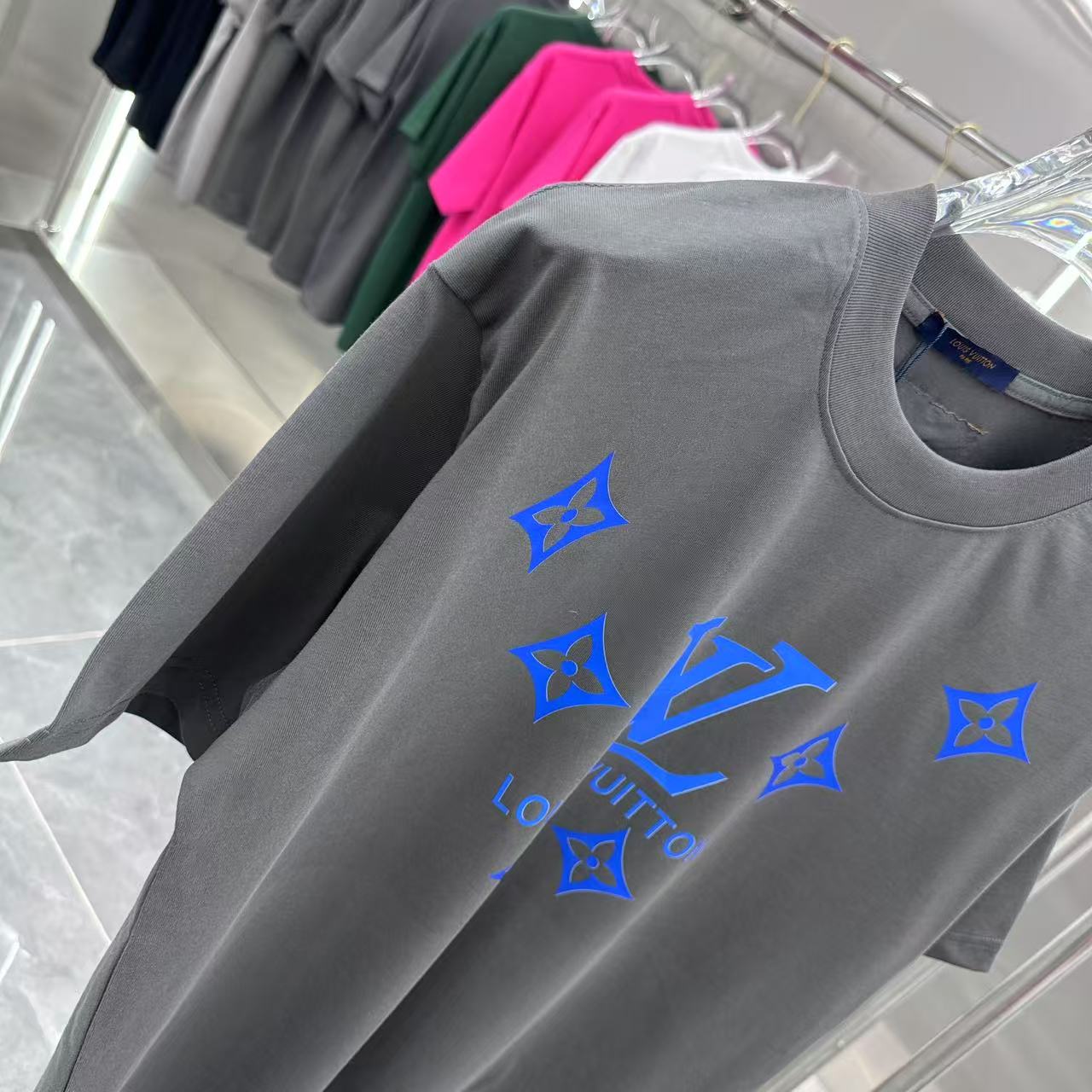 LuxluxHouse Best Quality Clothes T-shirt Louis Vuitton