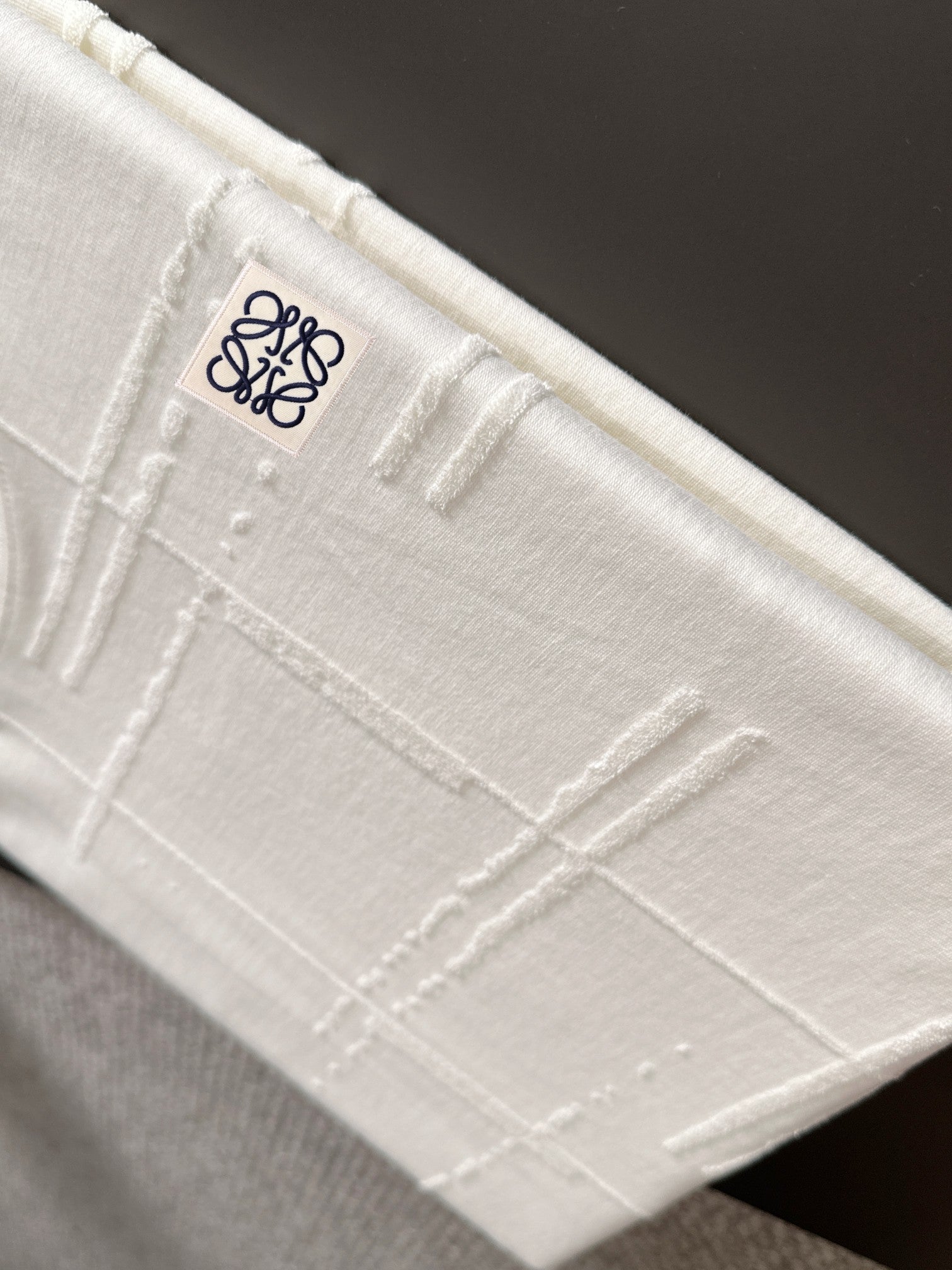 LuxluxHouse Best Quality Clothes T-shirt Loewe