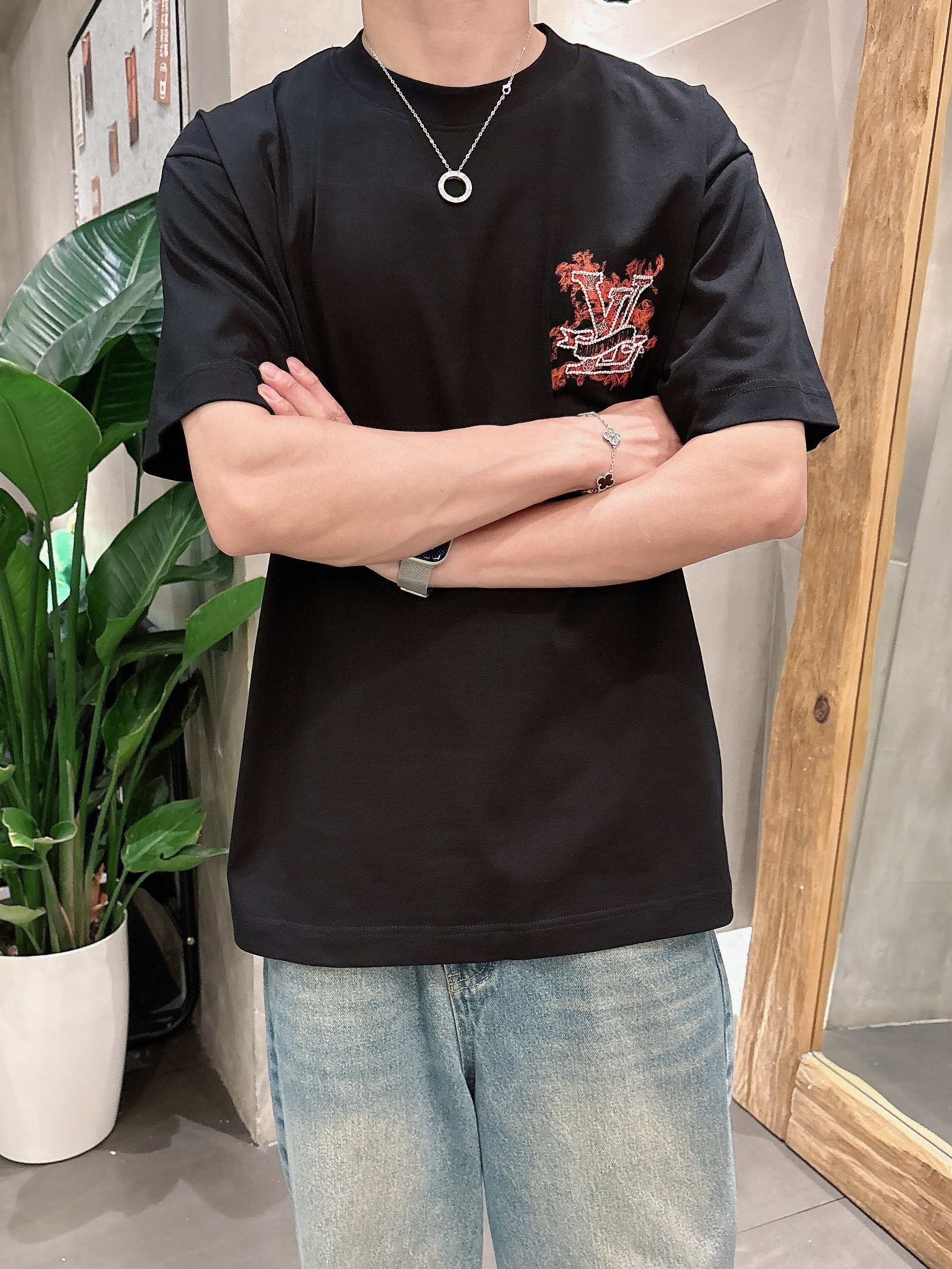 LuxluxHouse Best Quality Clothes T-shirt Louis Vuitton