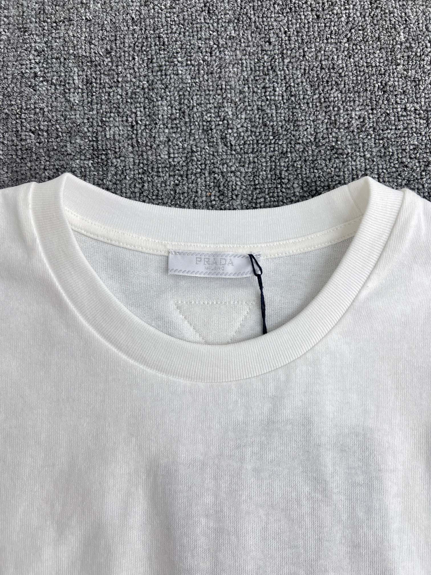 LuxluxHouse Best Quality Clothes T-shirt Prada