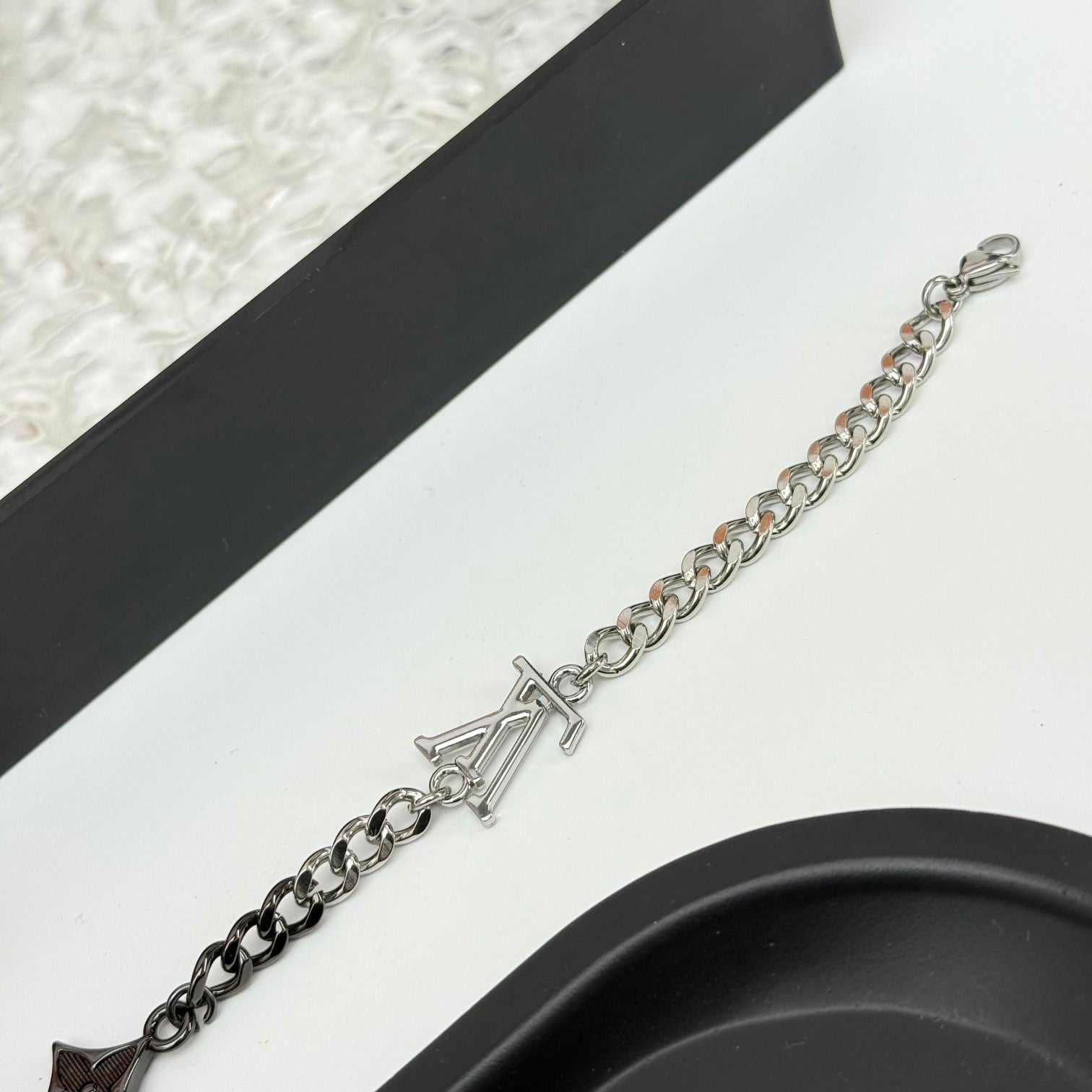 LuxluxHouse Best Quality Accessories Necklace Bracelet Louis Vuitton
