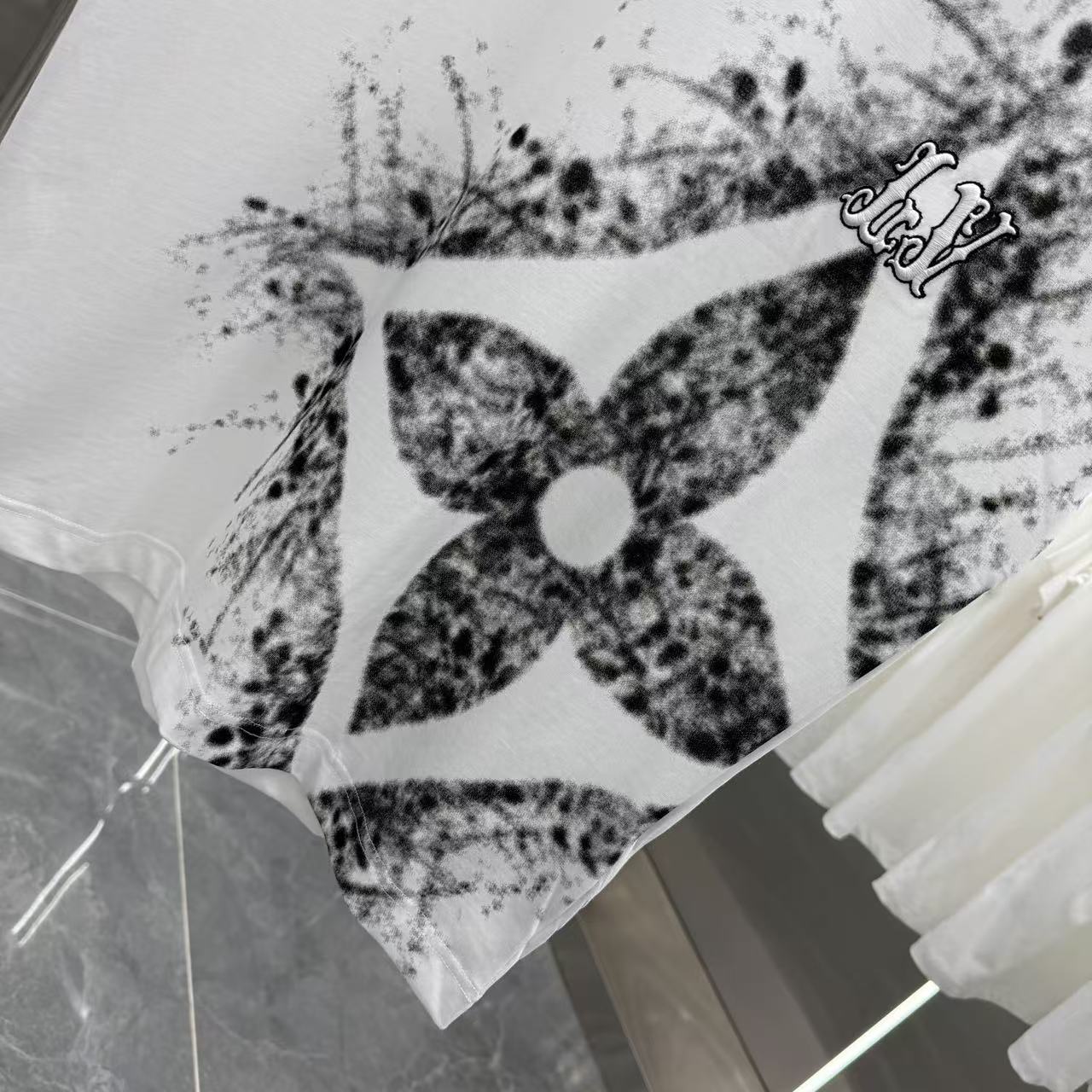 LuxluxHouse Best Quality Clothes T-shirt Louis Vuitton