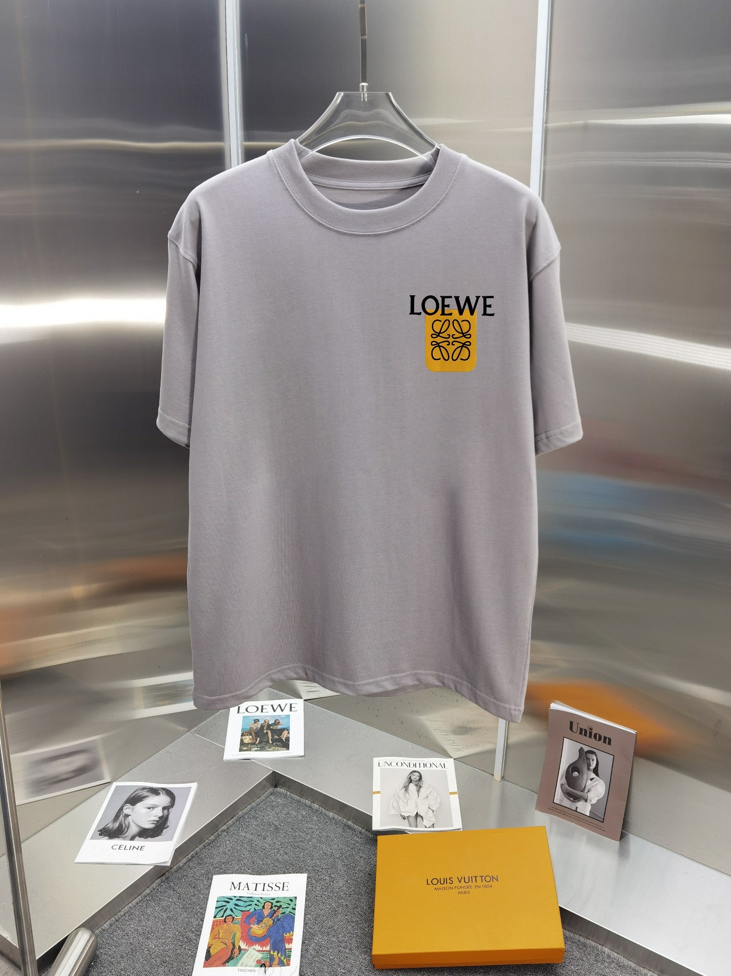 LuxluxHouse Best Quality Clothes T-shirt Loewe