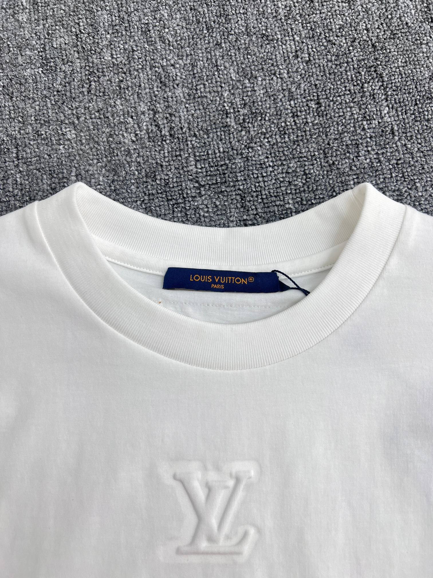 LuxluxHouse Best Quality Clothes T-shirt Louis Vuitton