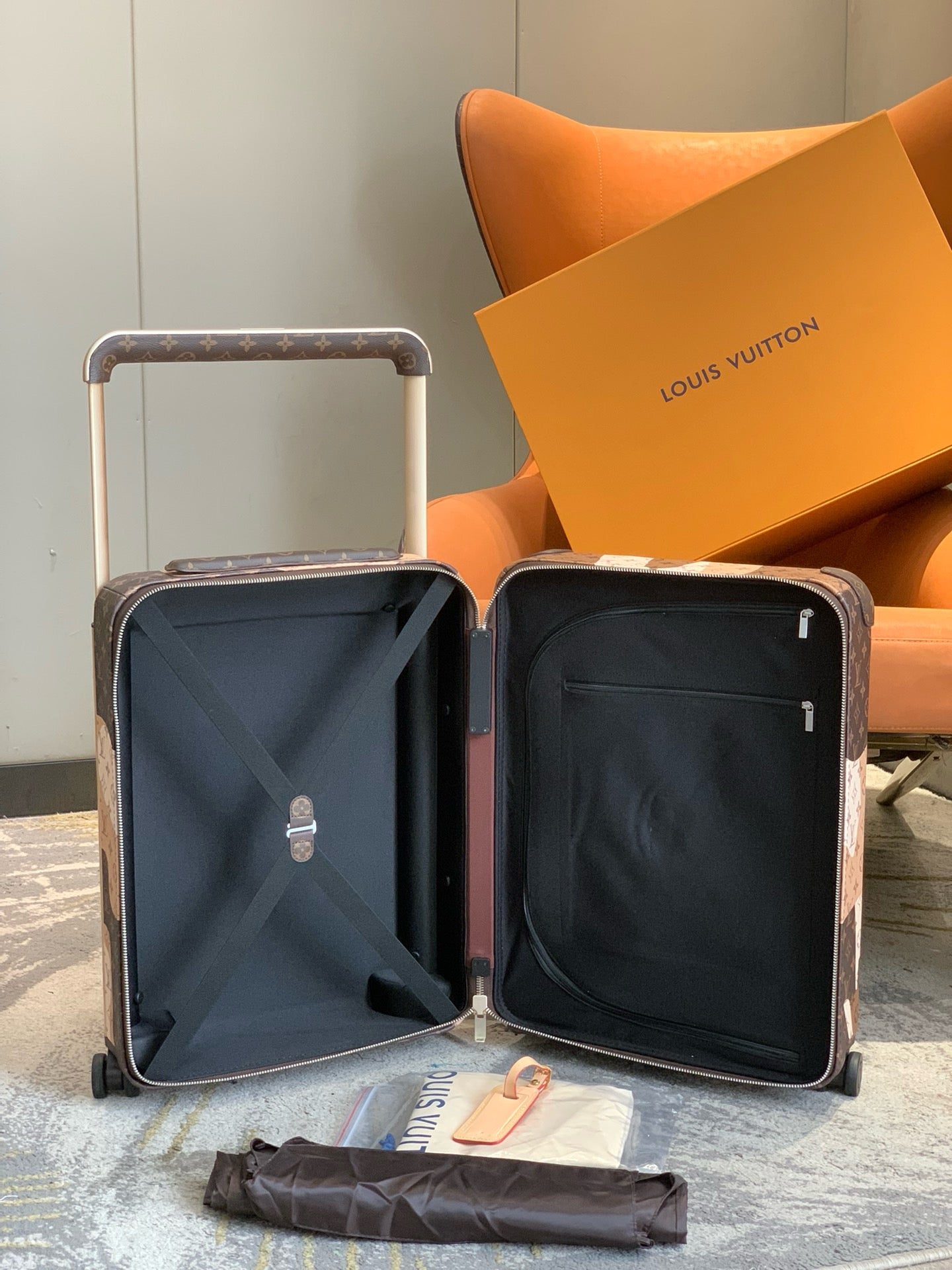 L*ouis V*uitton Luggage (LuxluxHouse)