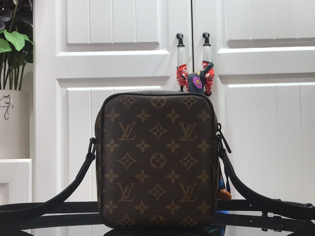 LuxluxHouse Great quality Louis Vuitton Bag Top Quality 15*17*8CM Free shipping