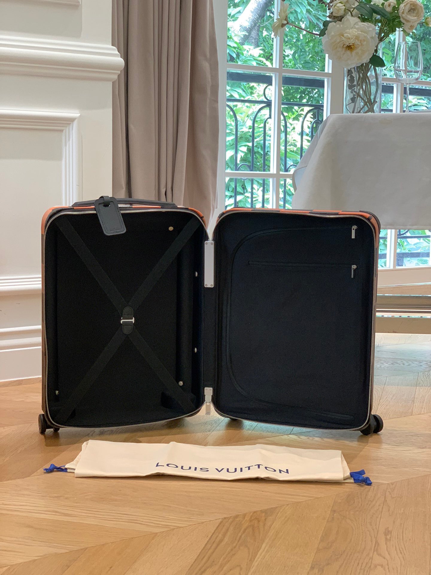 L*ouis V*uitton Luggage (LuxluxHouse)