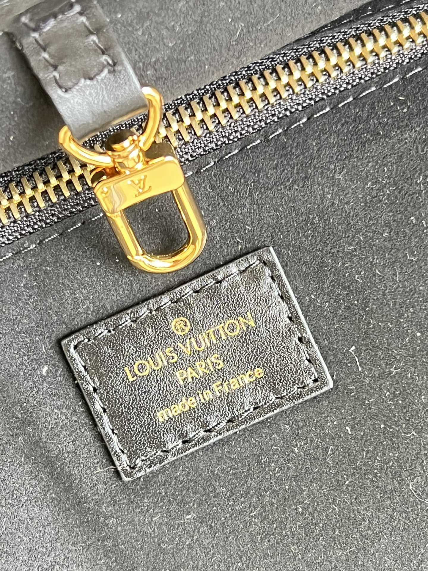 LuxluxHouse Great quality Louis Vuitton Bag Top Quality 22.4*13.4*7.1CM Free shipping