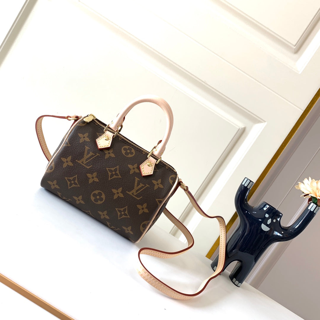 LuxluxHouse Great quality Louis Vuitton Bag Top Quality 16*11*9cm Free shipping