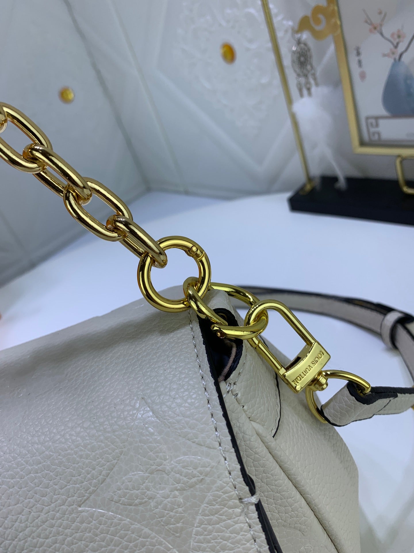 LuxluxHouse Great quality Louis Vuitton Bag Top Quality 24*14*9cm Free shipping