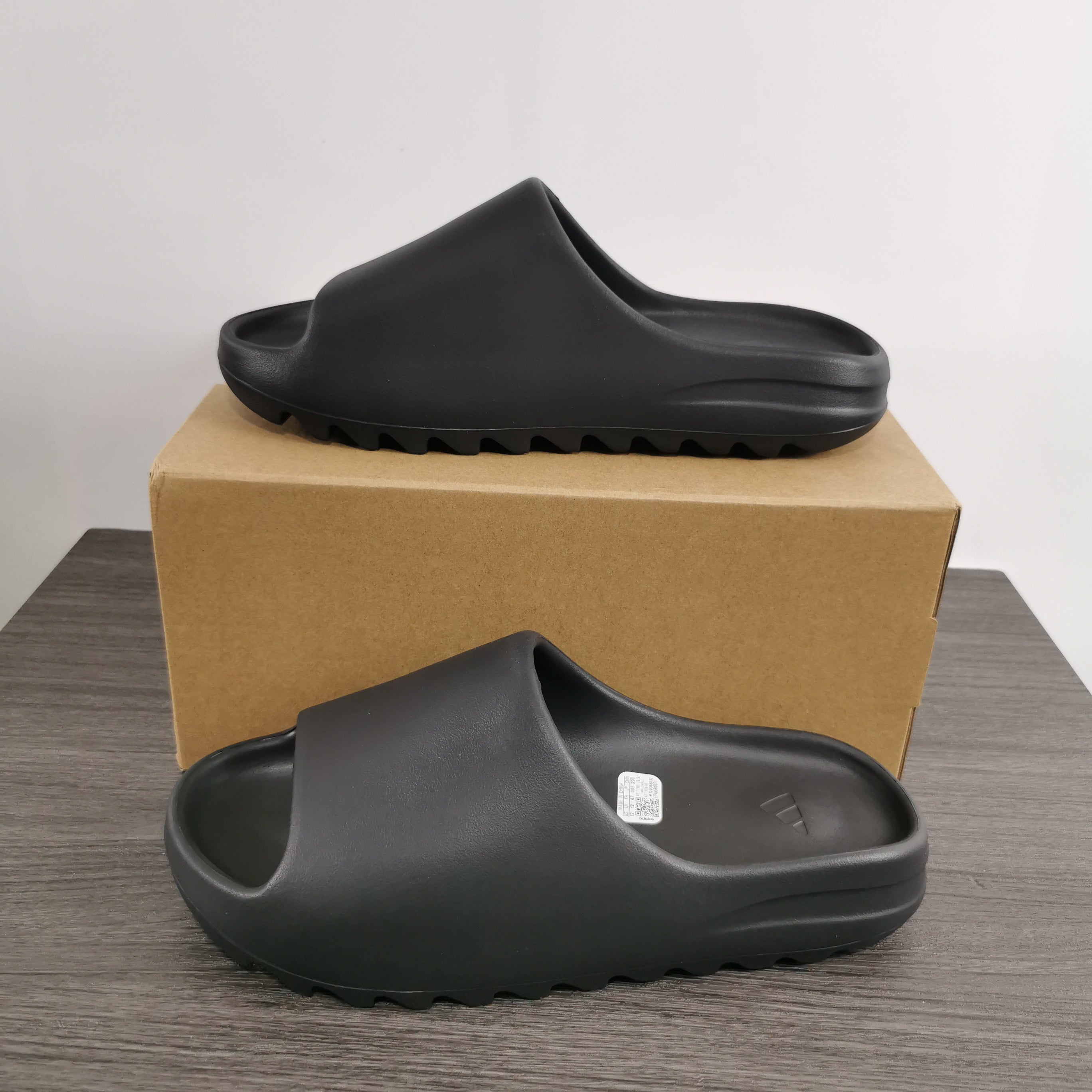 LuxluxHouse Great quality LuxluxHouse Great quality Yeezy Slide Onyx HQ6448 Free shipping