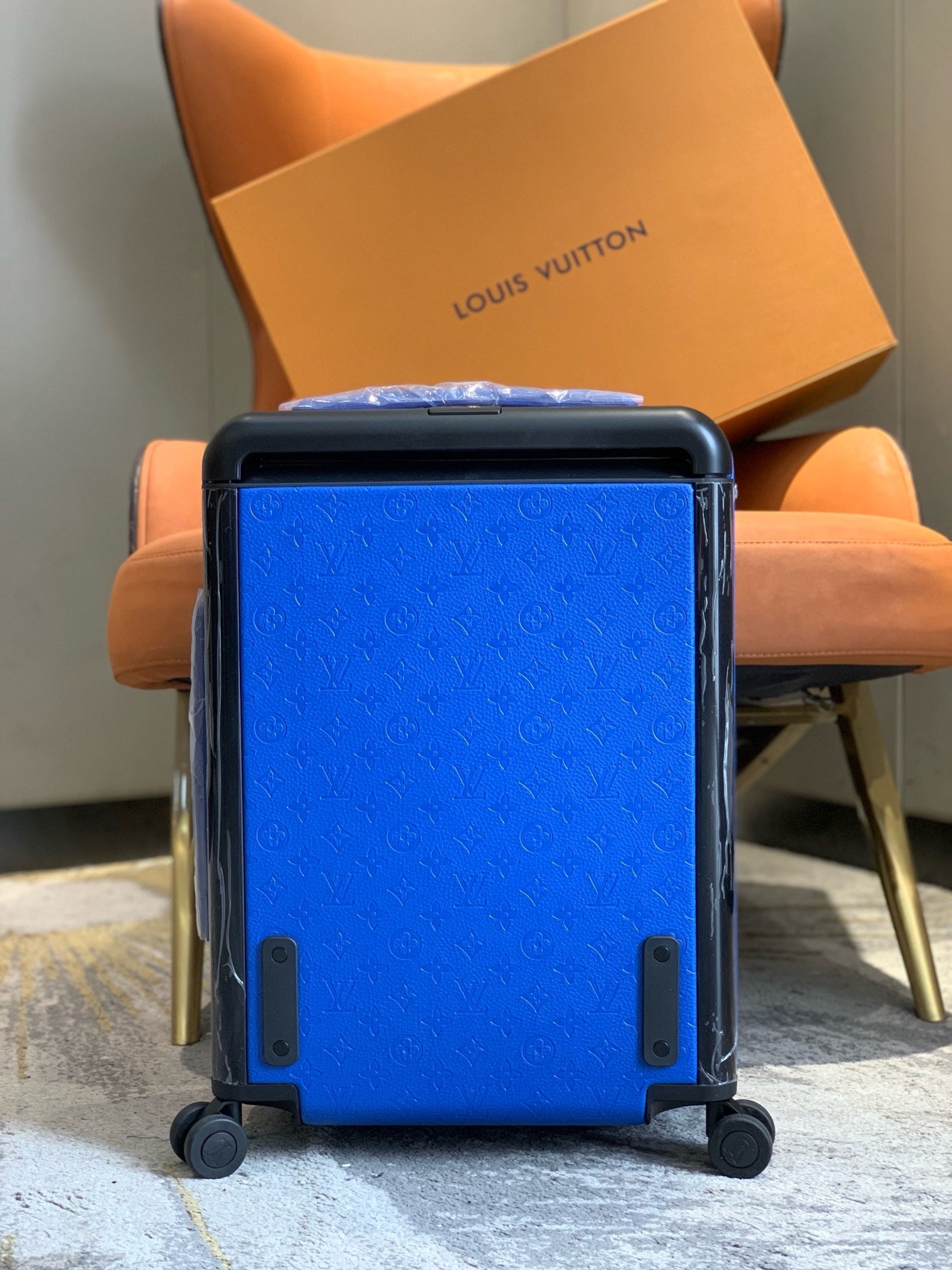 L*ouis V*uitton Luggage (LuxluxHouse)