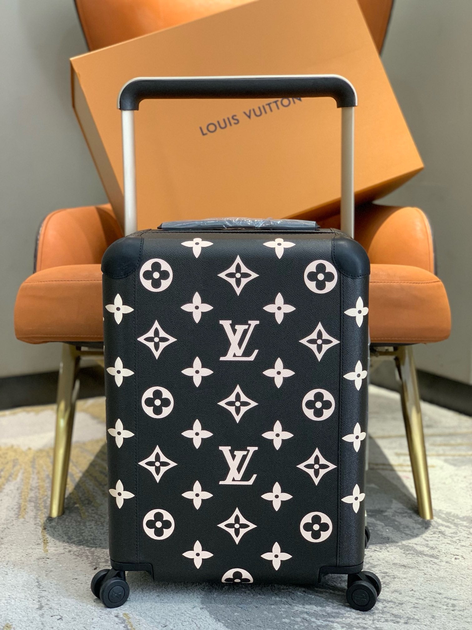 L*ouis V*uitton Luggage (LuxluxHouse)