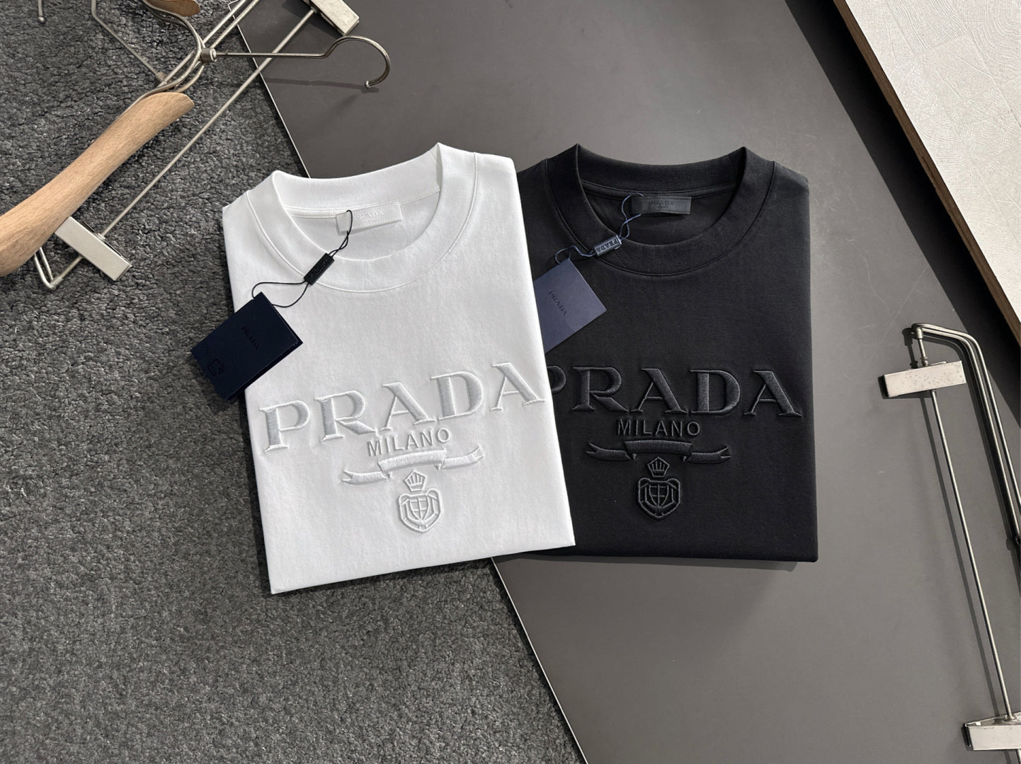 LuxluxHouse Best Quality Clothes T-shirt Prada