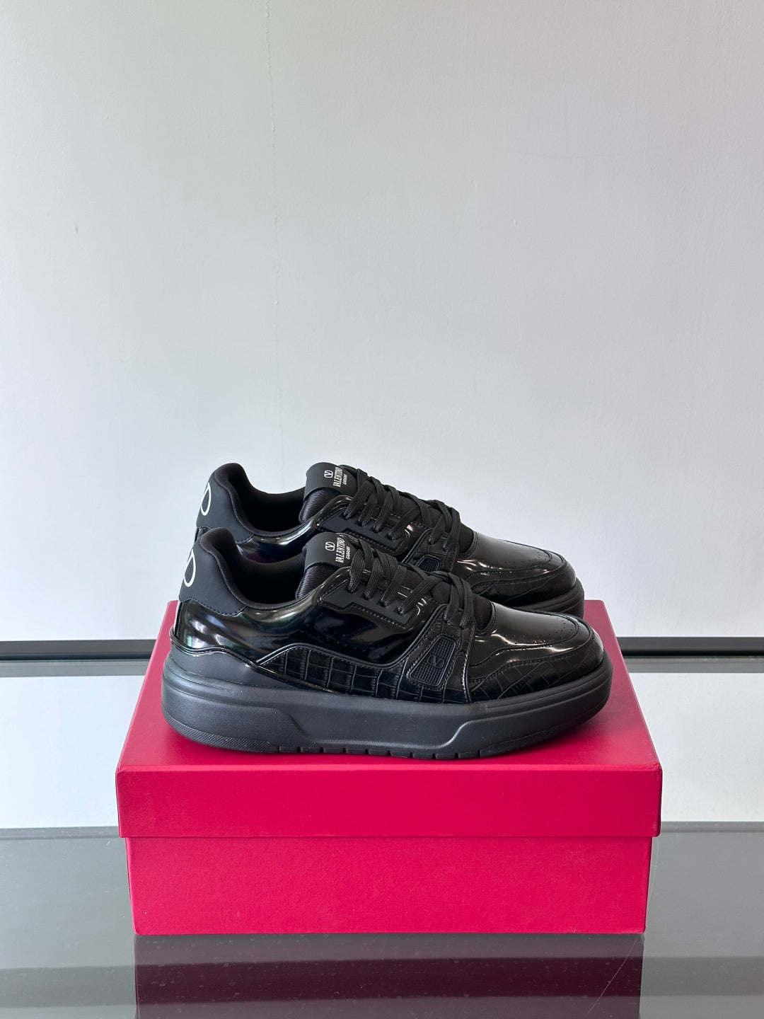 LuxluxHouse Best Quality Shoes Valentino