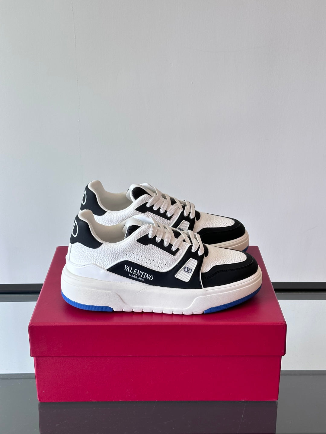 LuxluxHouse Best Quality Shoes Valentino