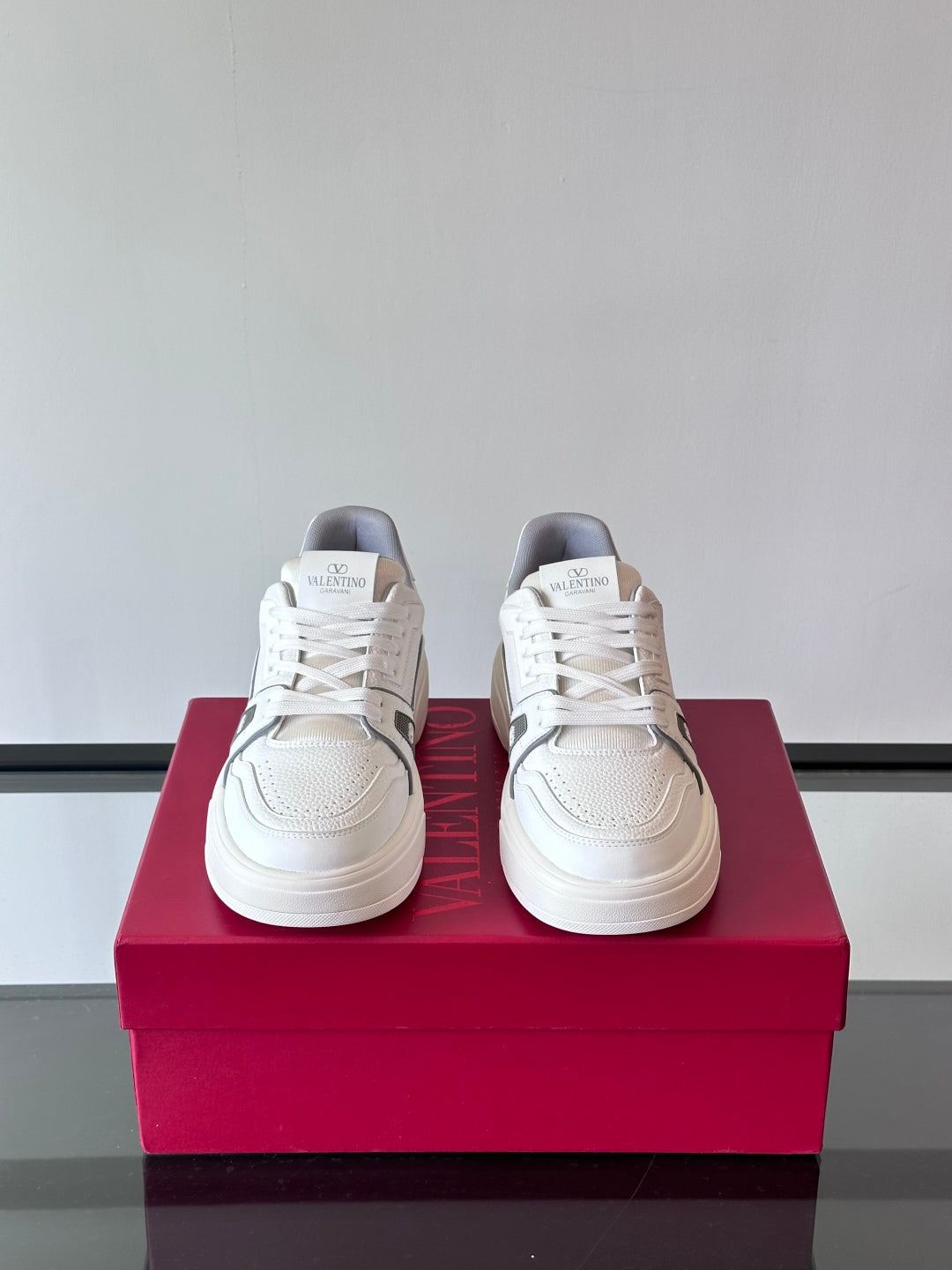 LuxluxHouse Best Quality Shoes Valentino