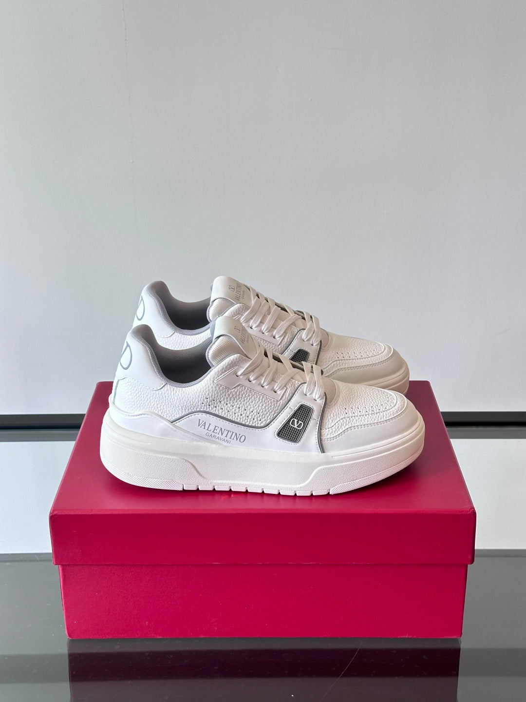 LuxluxHouse Best Quality Shoes Valentino