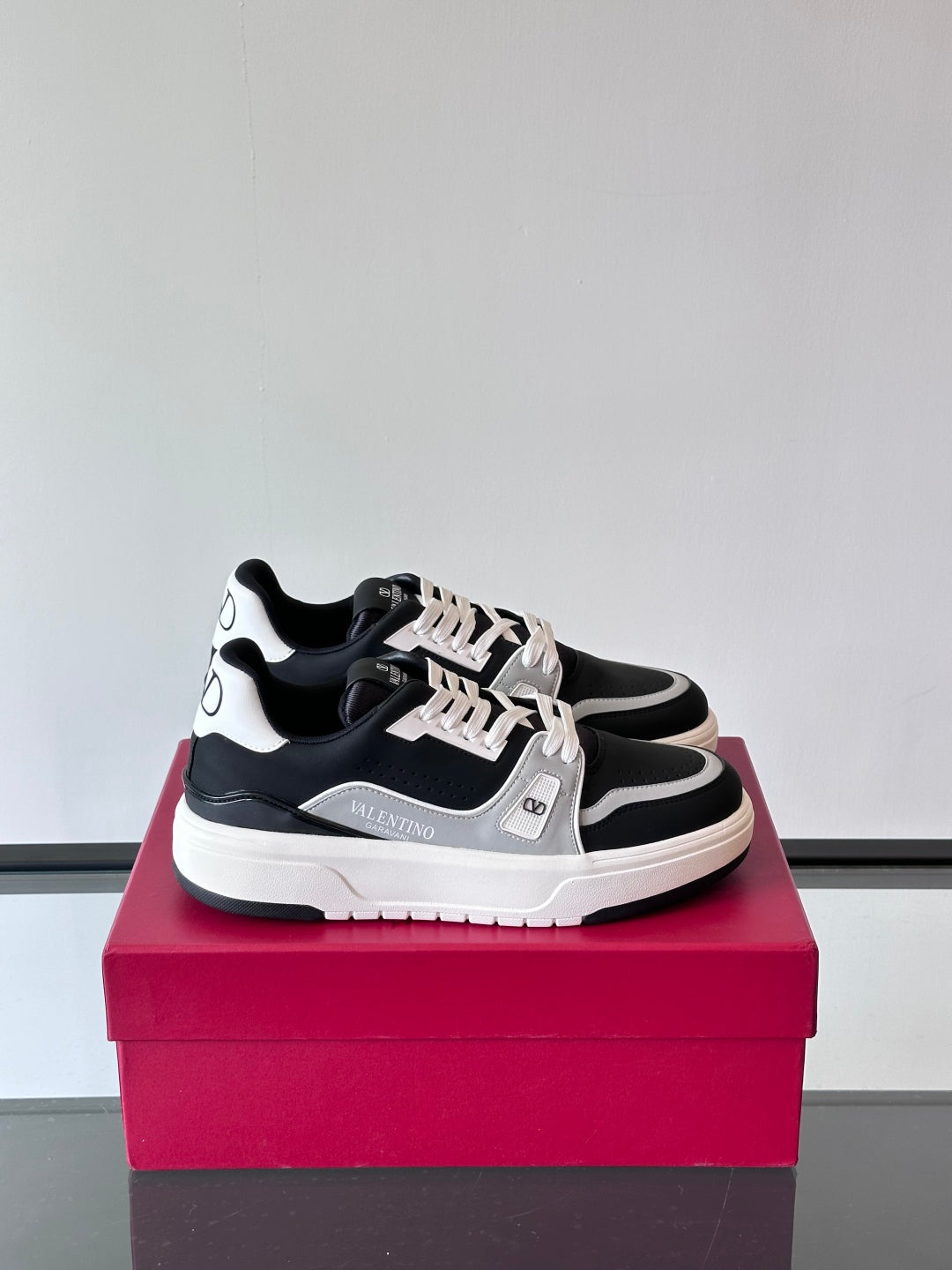 LuxluxHouse Best Quality Shoes Valentino