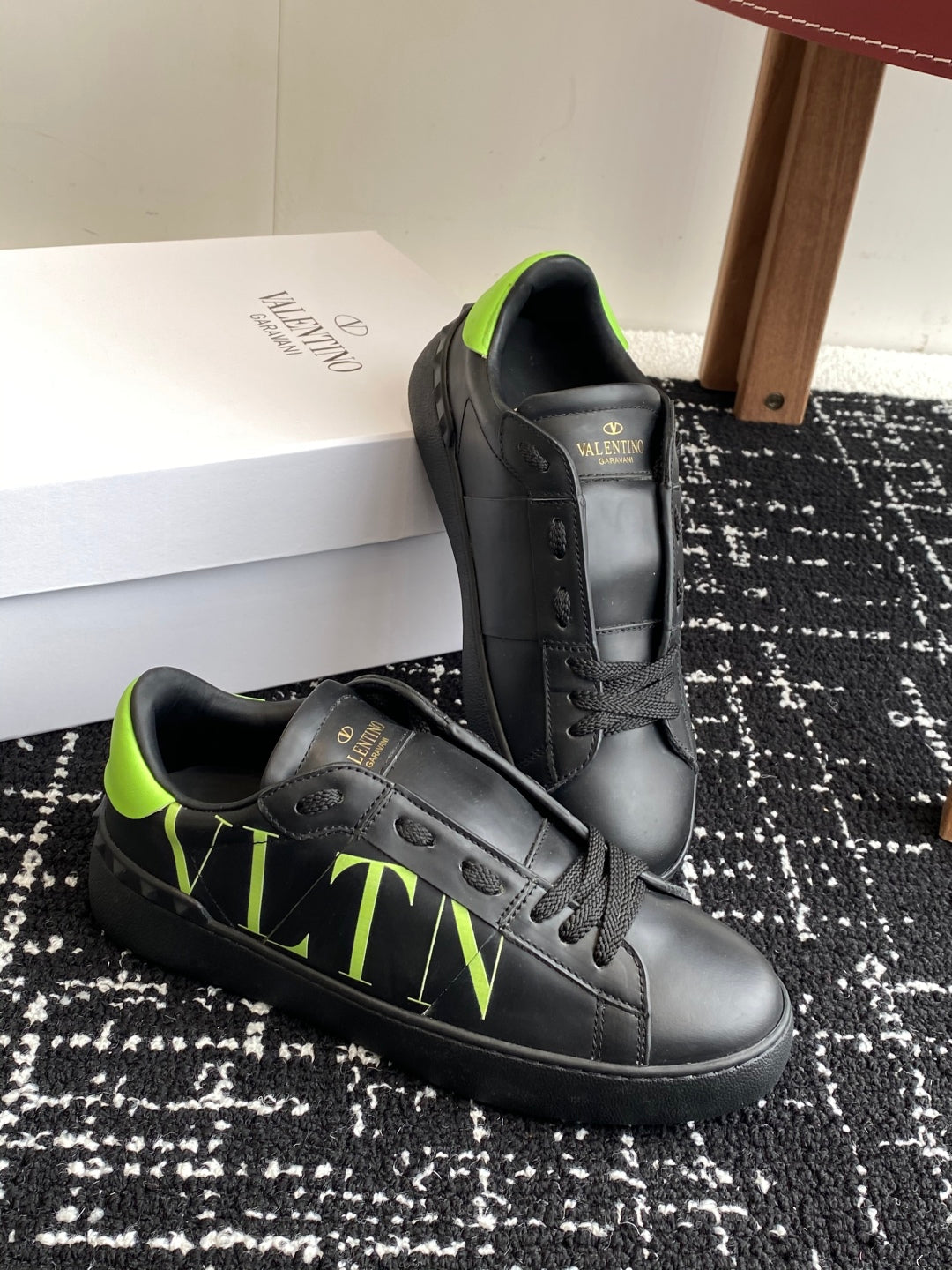 LuxluxHouse Best Quality Shoes Valentino